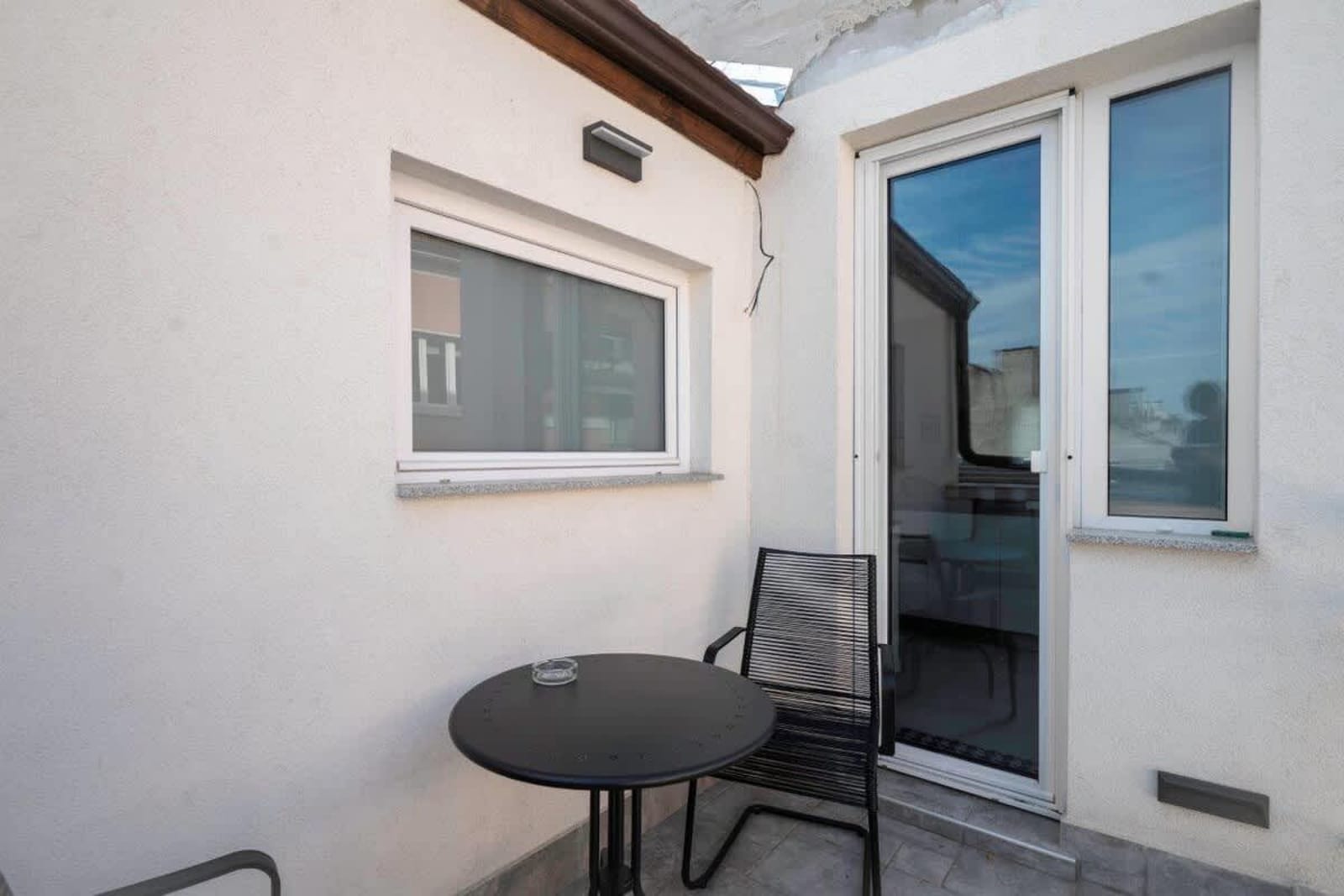 Luminous Central Retreat Spacious 2BD Apartment - Photo 49