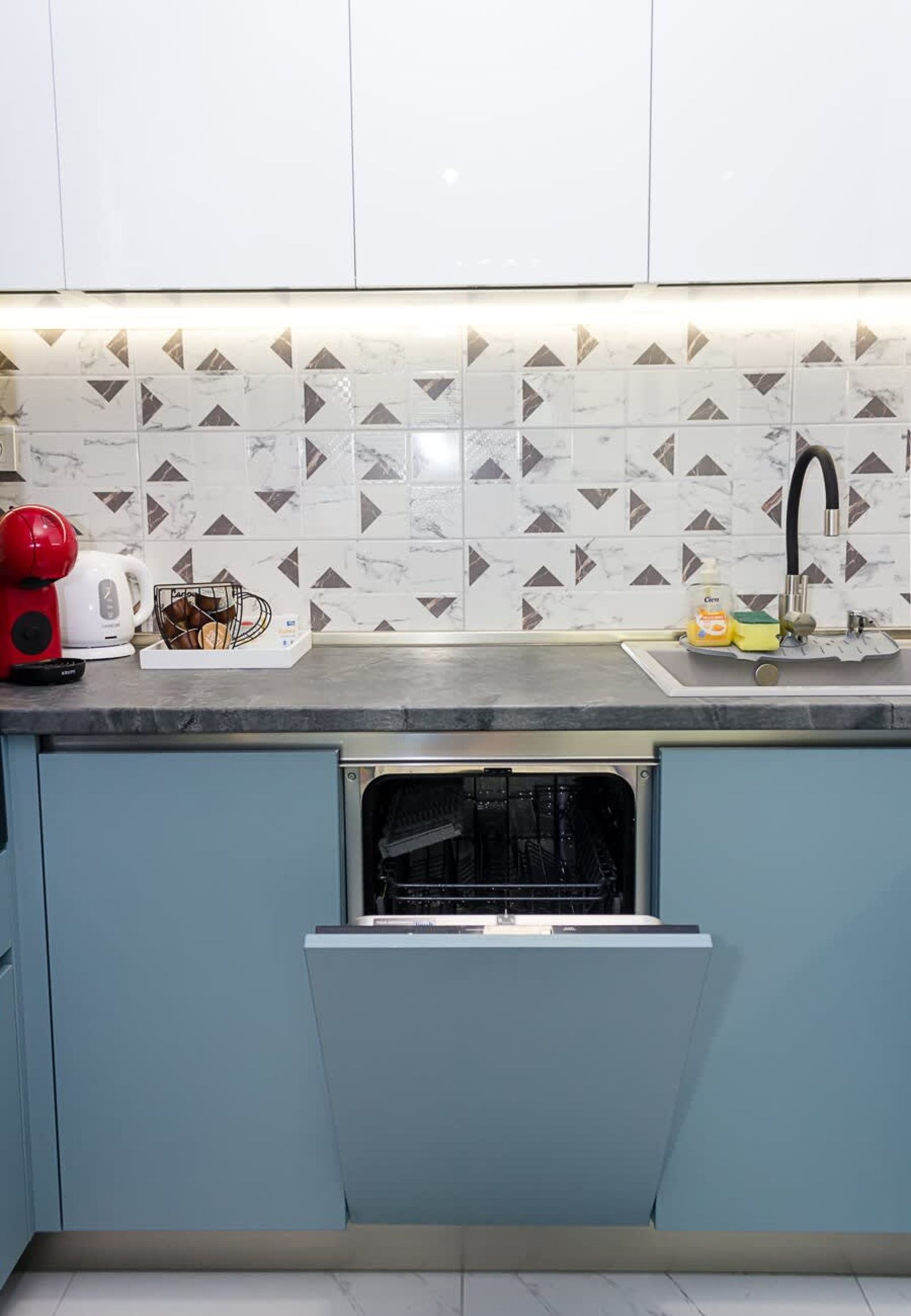 New Colorful 1BD Getaway with an Amazing Sea View - Photo 15