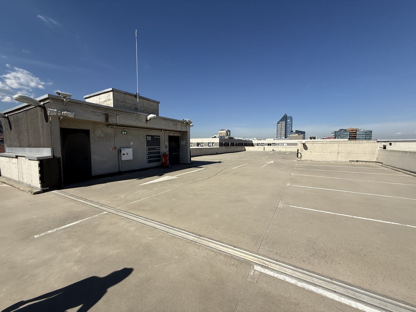 Big 5 Story Parking with security - Photo 45