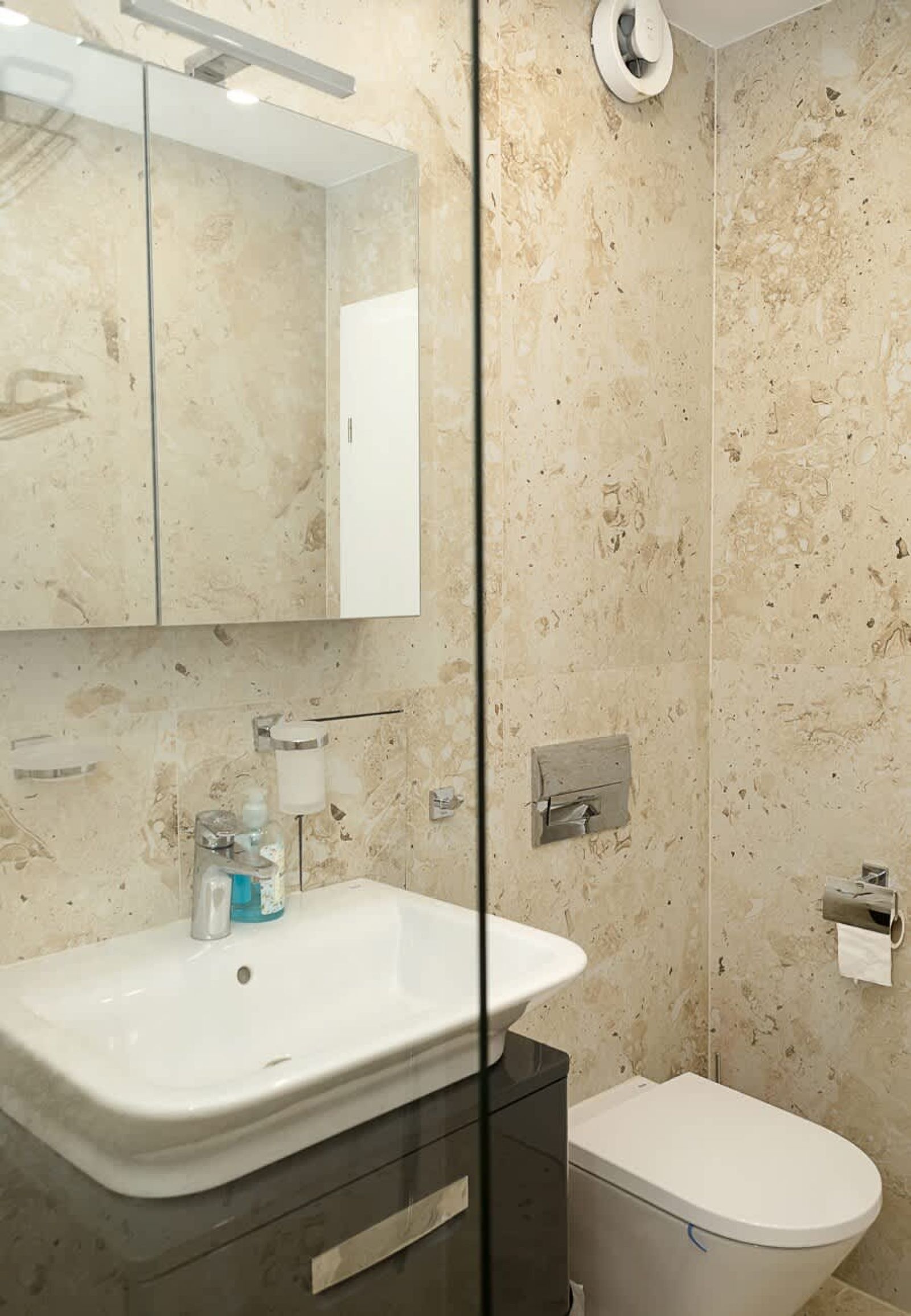 Stylish City Living by the Sea - 2BR Flat + Parking - Photo 24