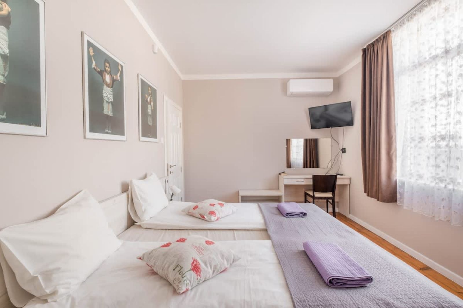 New 1930s quiet central apartment w/AC - 2 bedroom - Photo 4