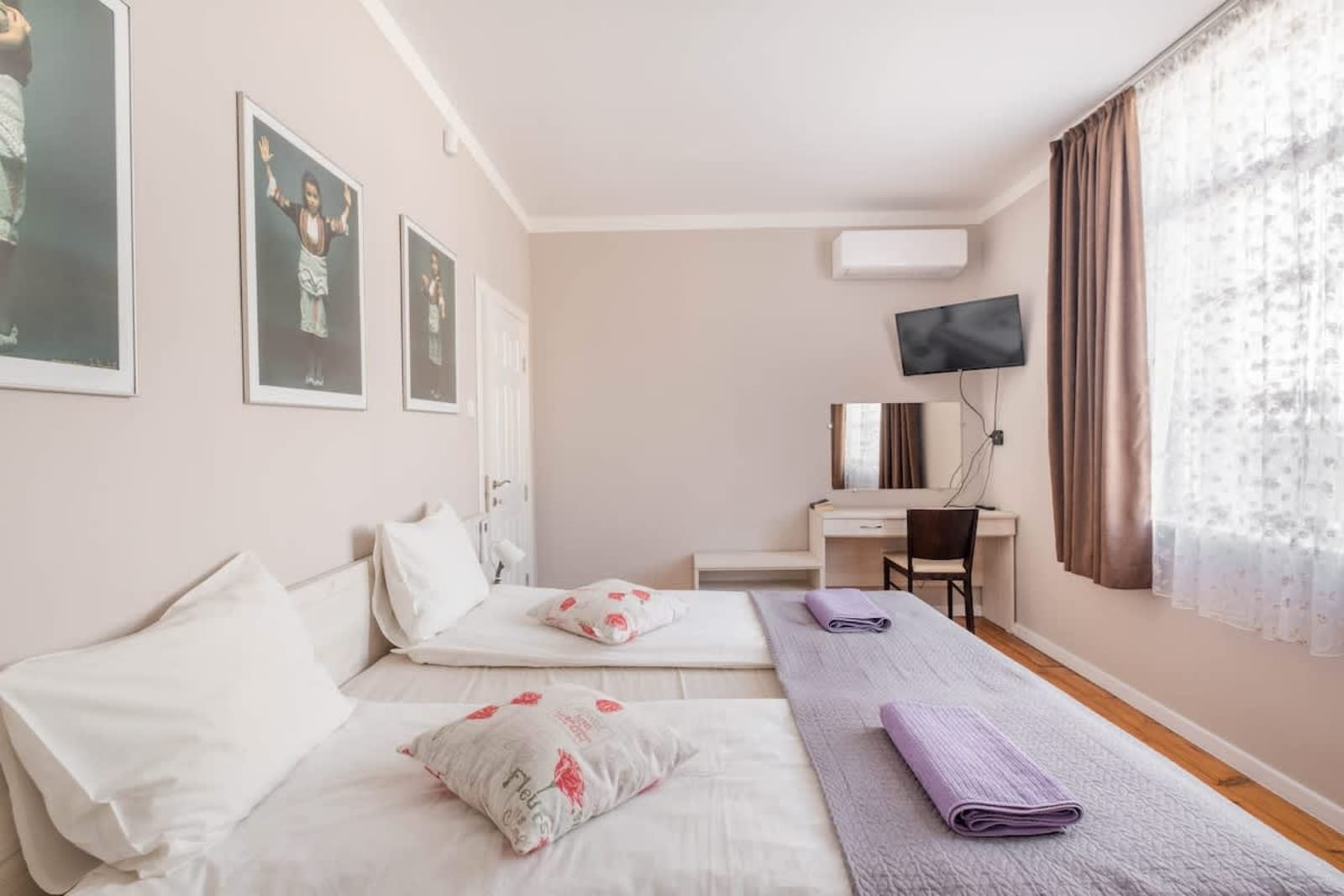 New 1930s quiet central apartment w/AC - 2 bedroom - Photo 4