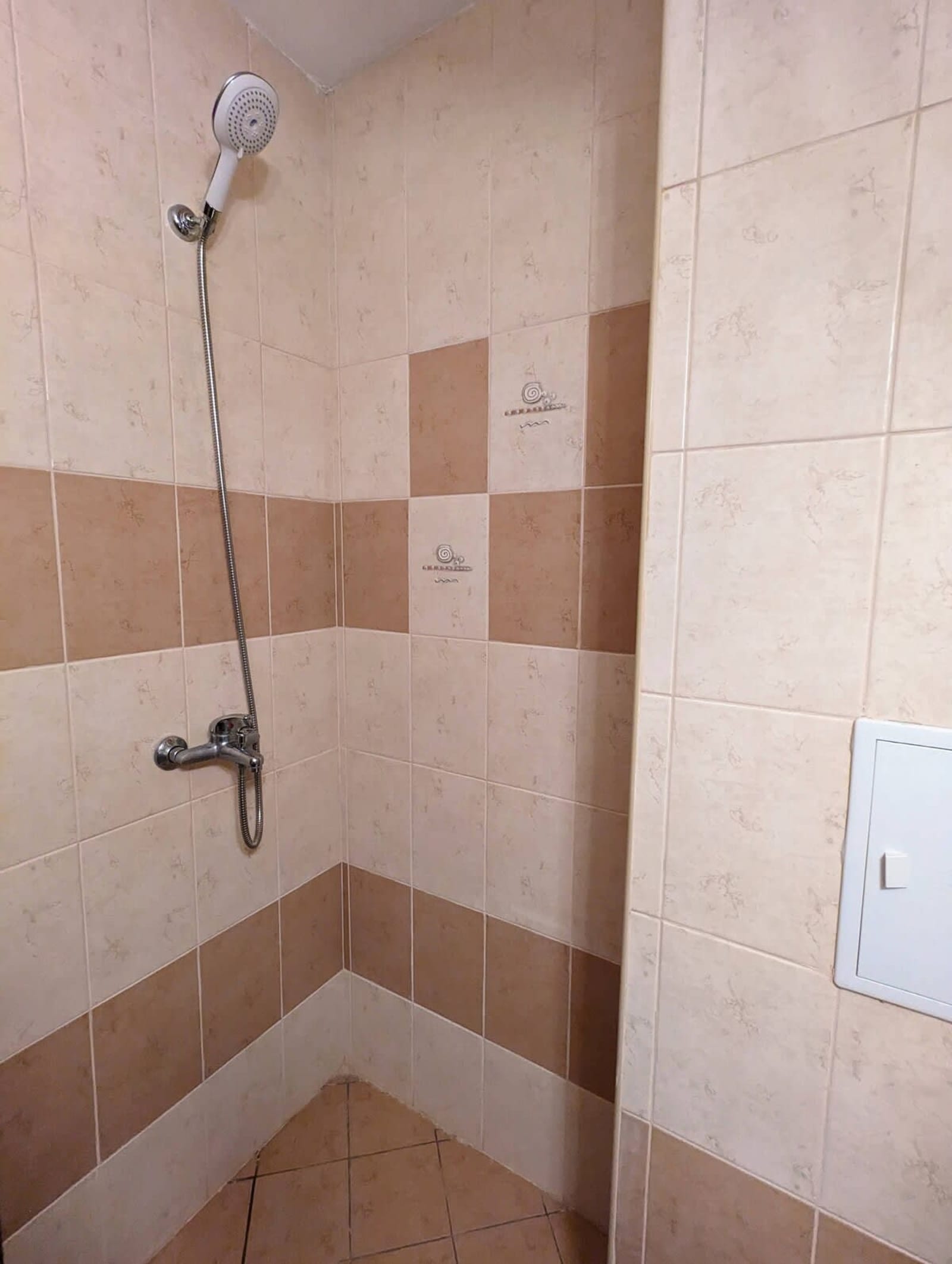 Stylish 2BD Apartment with Panoramic Mountain View - Photo 16