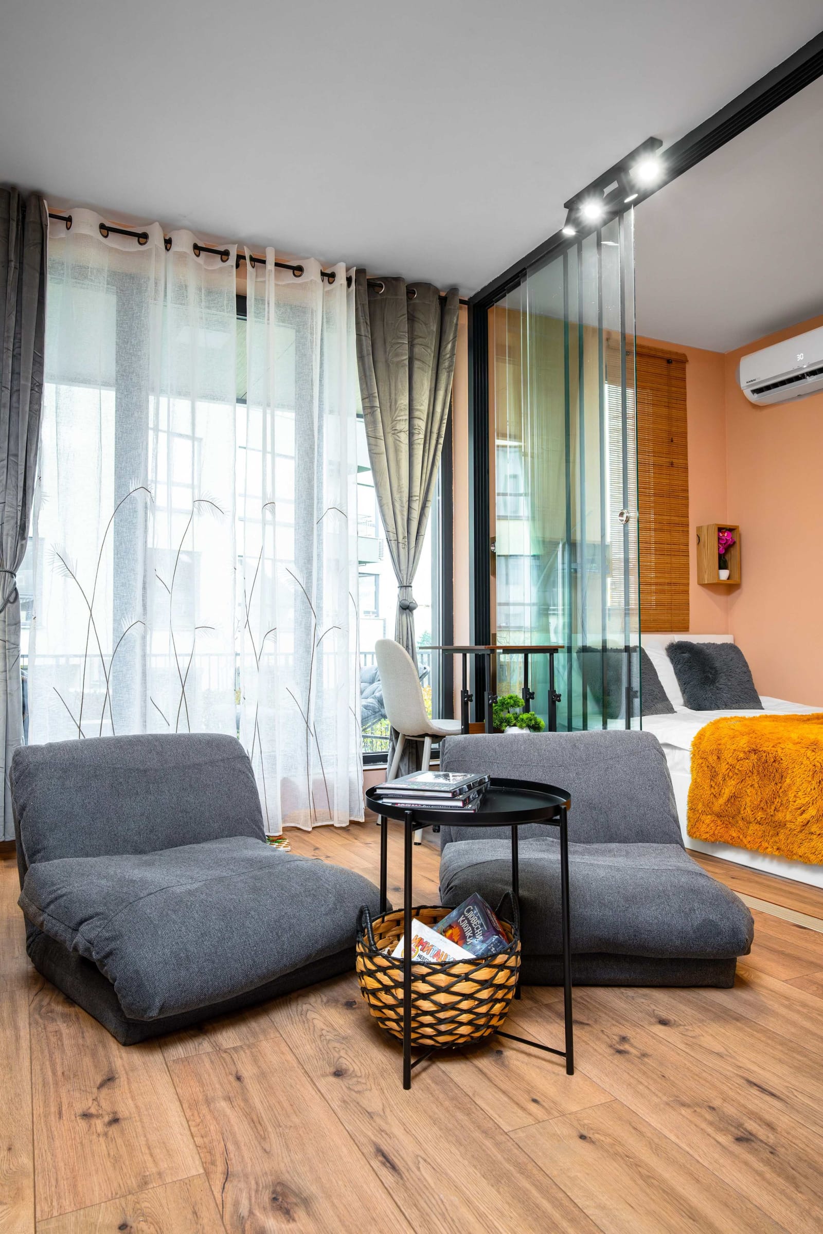 Warm &amp; Stylish Retreat in a Quiet Area - Photo 7