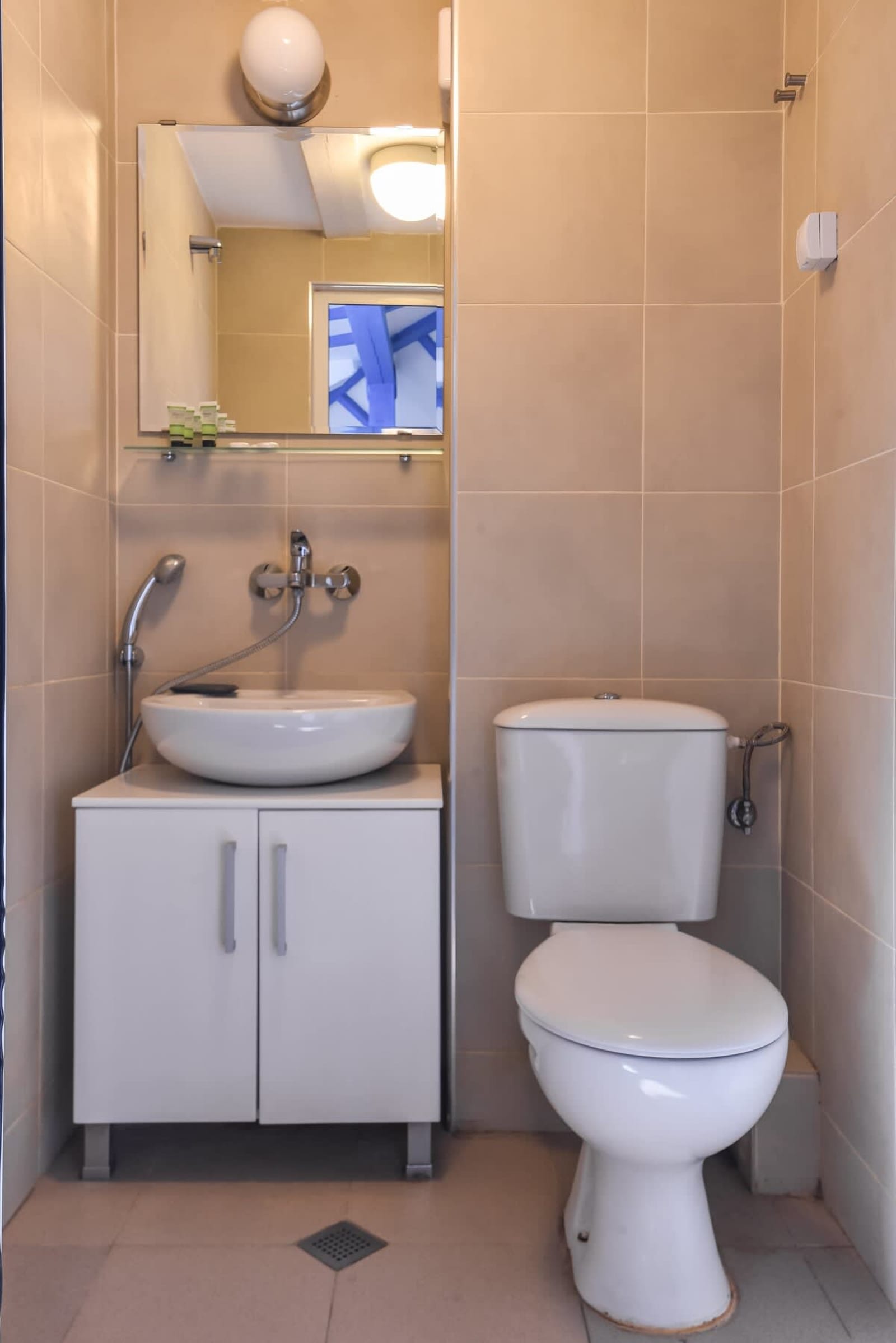 The Ivy House - A Cozy Attic near the City Center - Photo 7