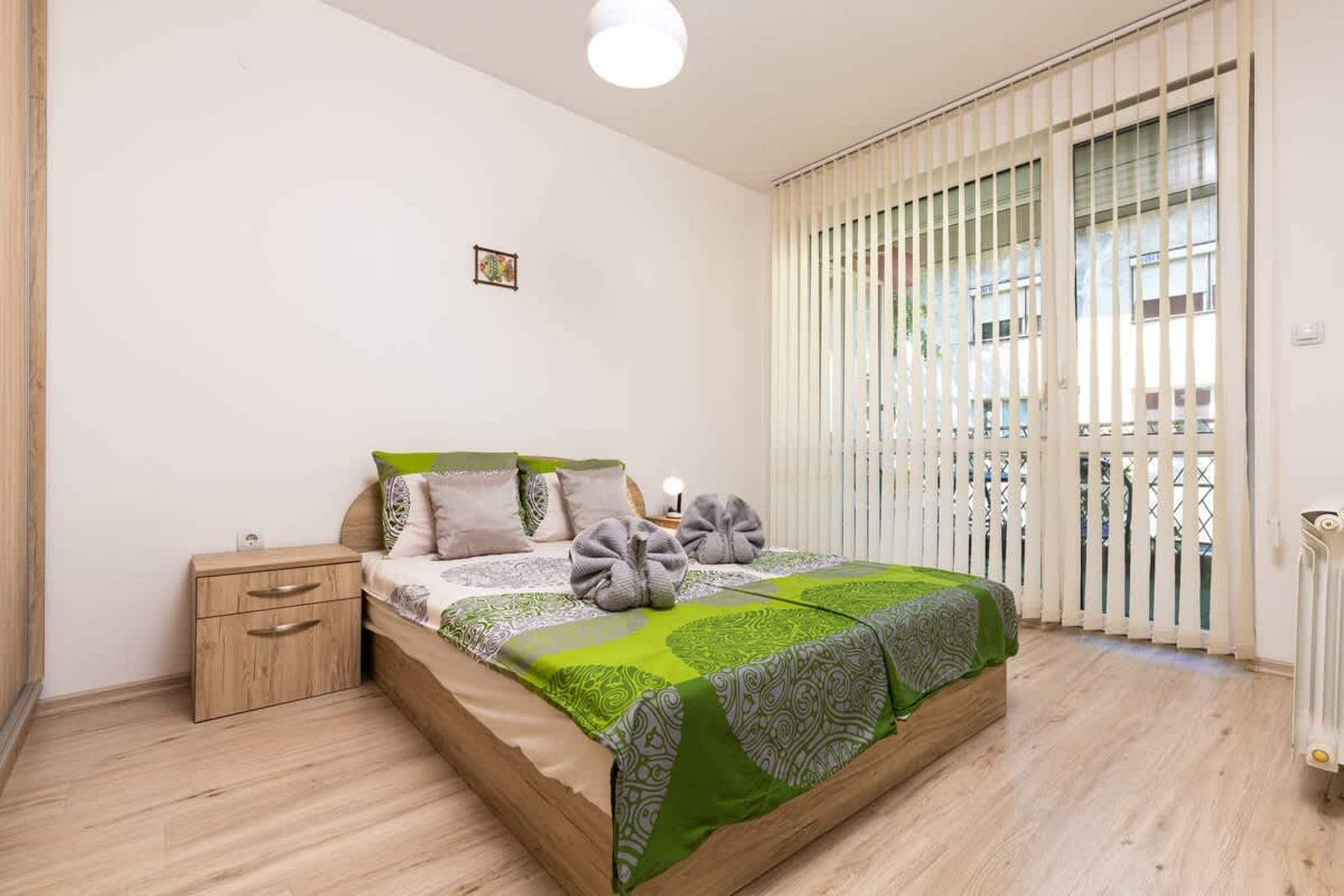 Stylish 2BD Apartment with a Nice Cozy Terrace - Photo 5