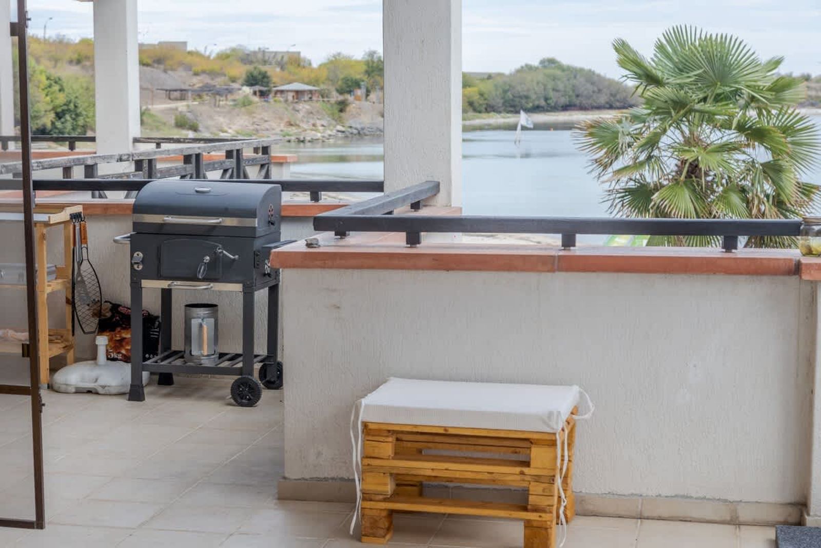 Lovely 3BD flat with Parking and Sea View - Photo 8