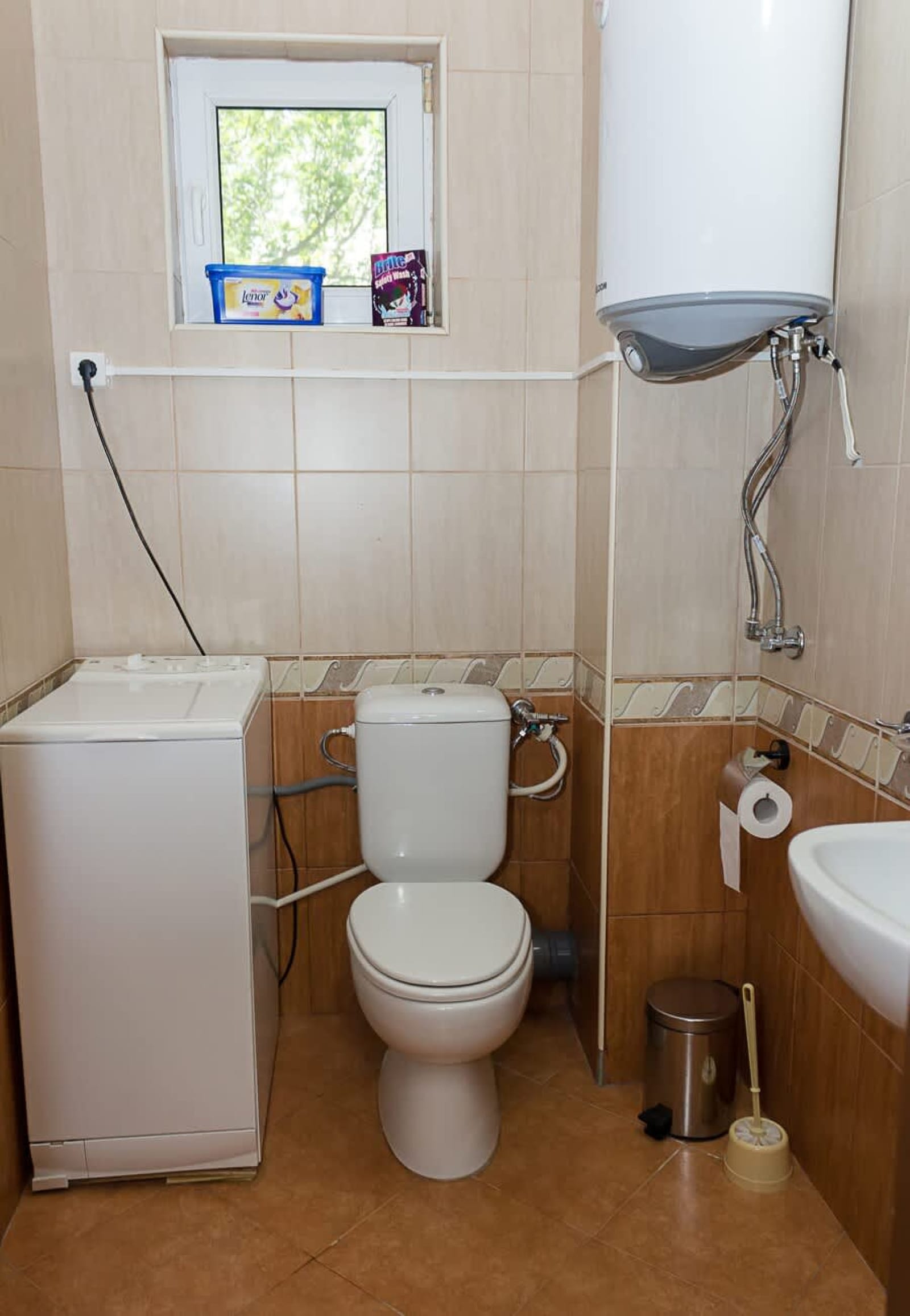 Beachside Haven: Charming 2BD near Golden Sands - Photo 16