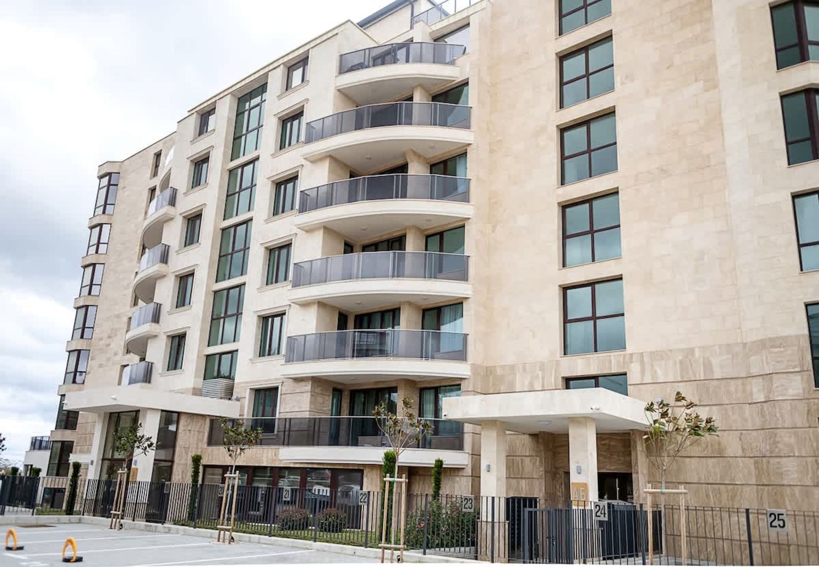 Skyline Varna – Stylish 1BD City Apartment - Photo 4