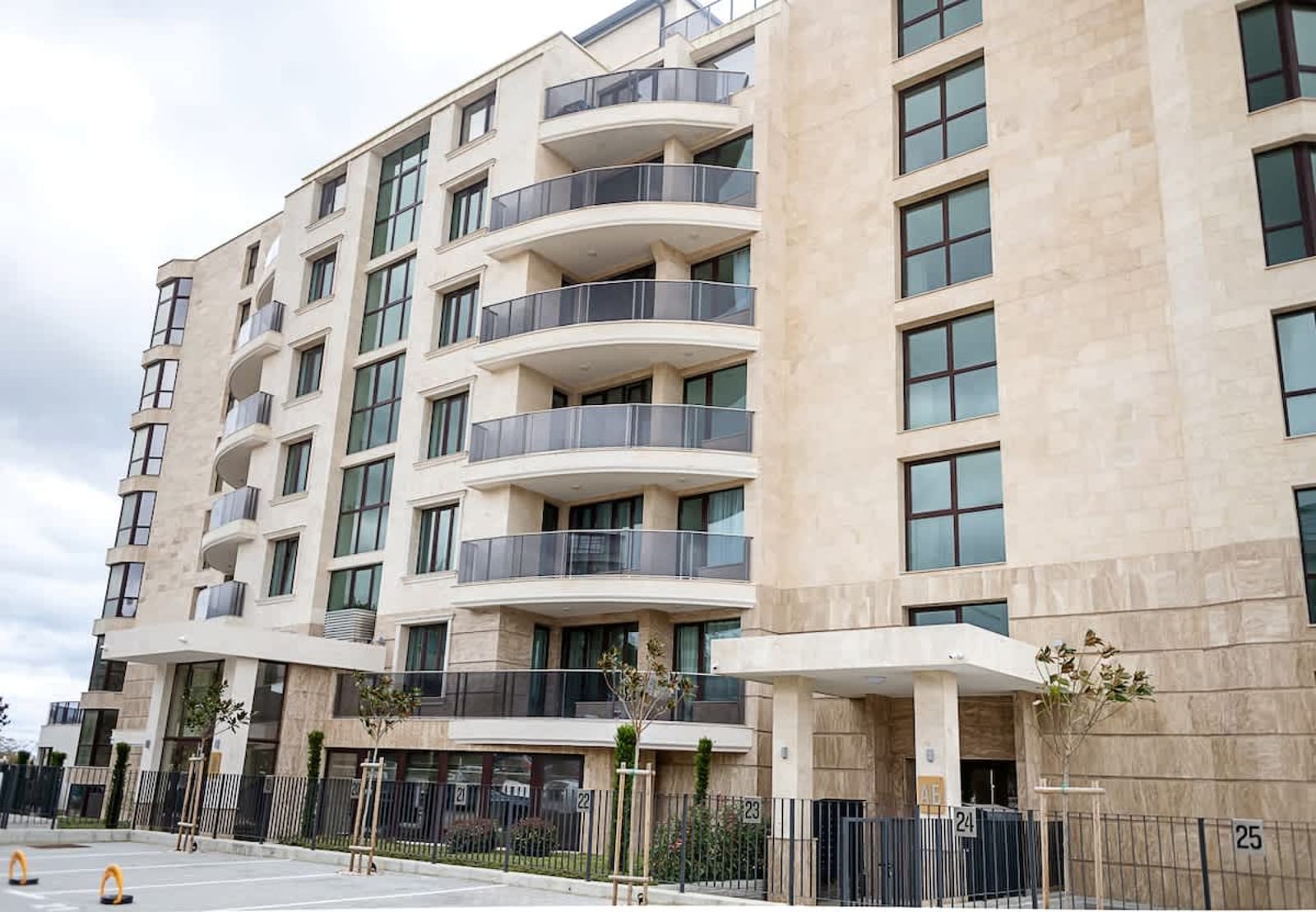 Skyline Varna – Stylish 1BD City Apartment - Photo 4