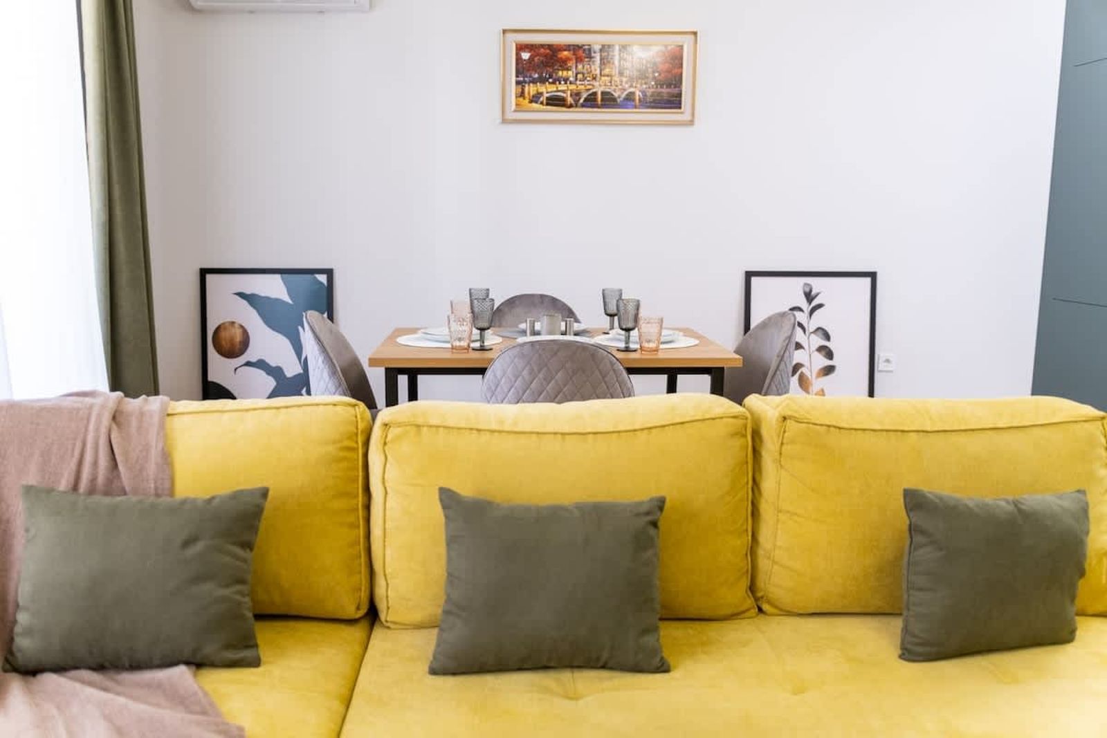 City Center Perfect: 1BR Apartment - Cover Photo