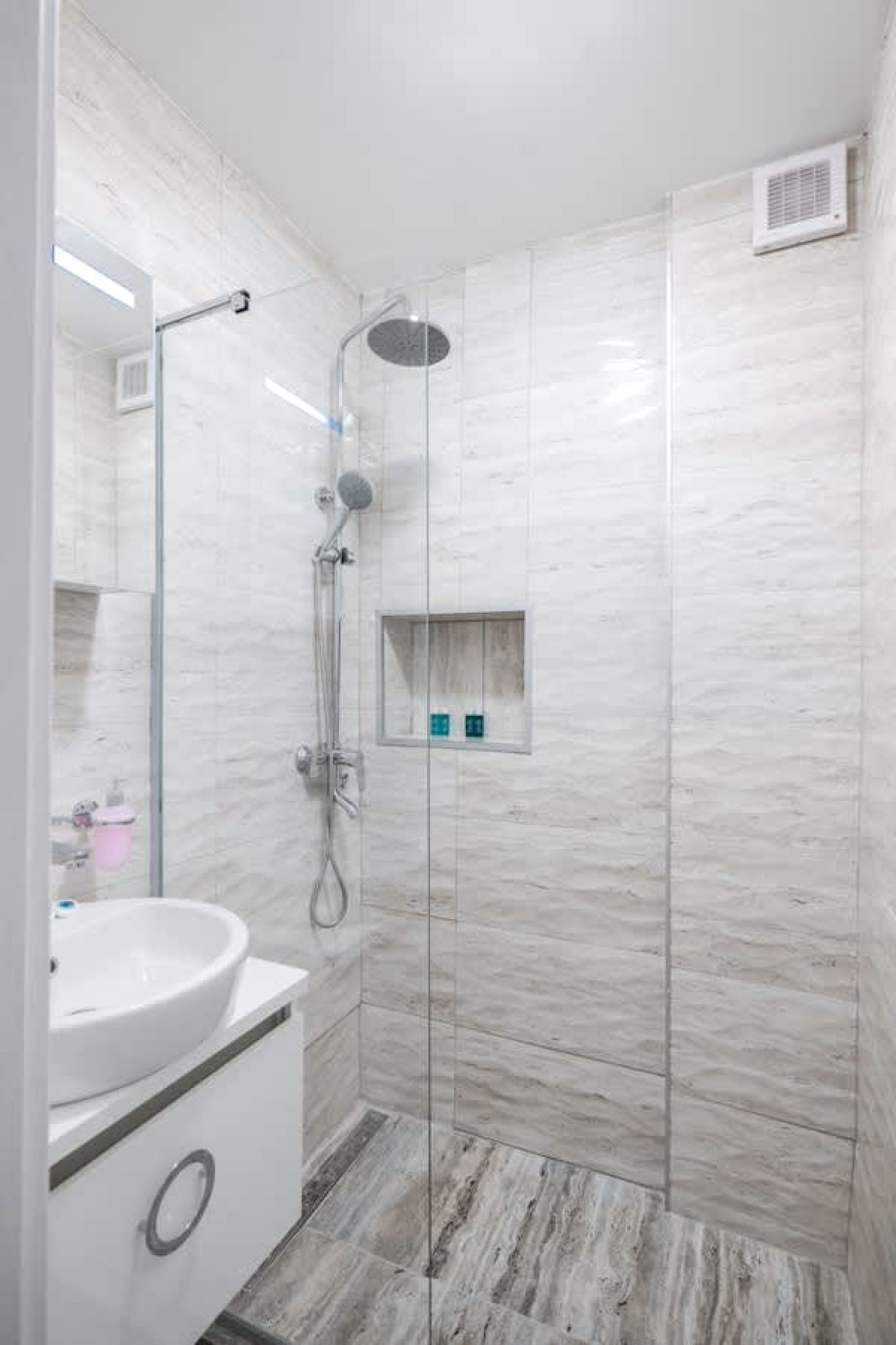 Spacious 2BD Near NDK with WorkSpace - Photo 15