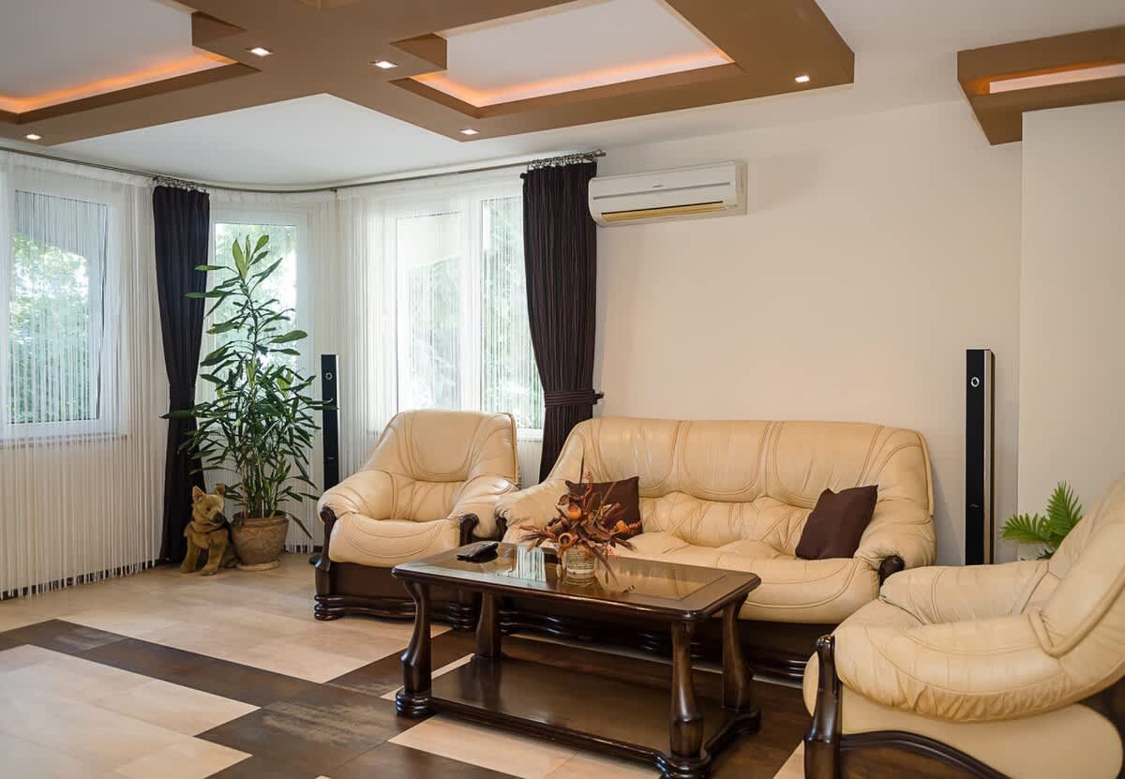 Bright &amp; Spacious 2-Bedroom Flat in Central Varna - Cover Photo