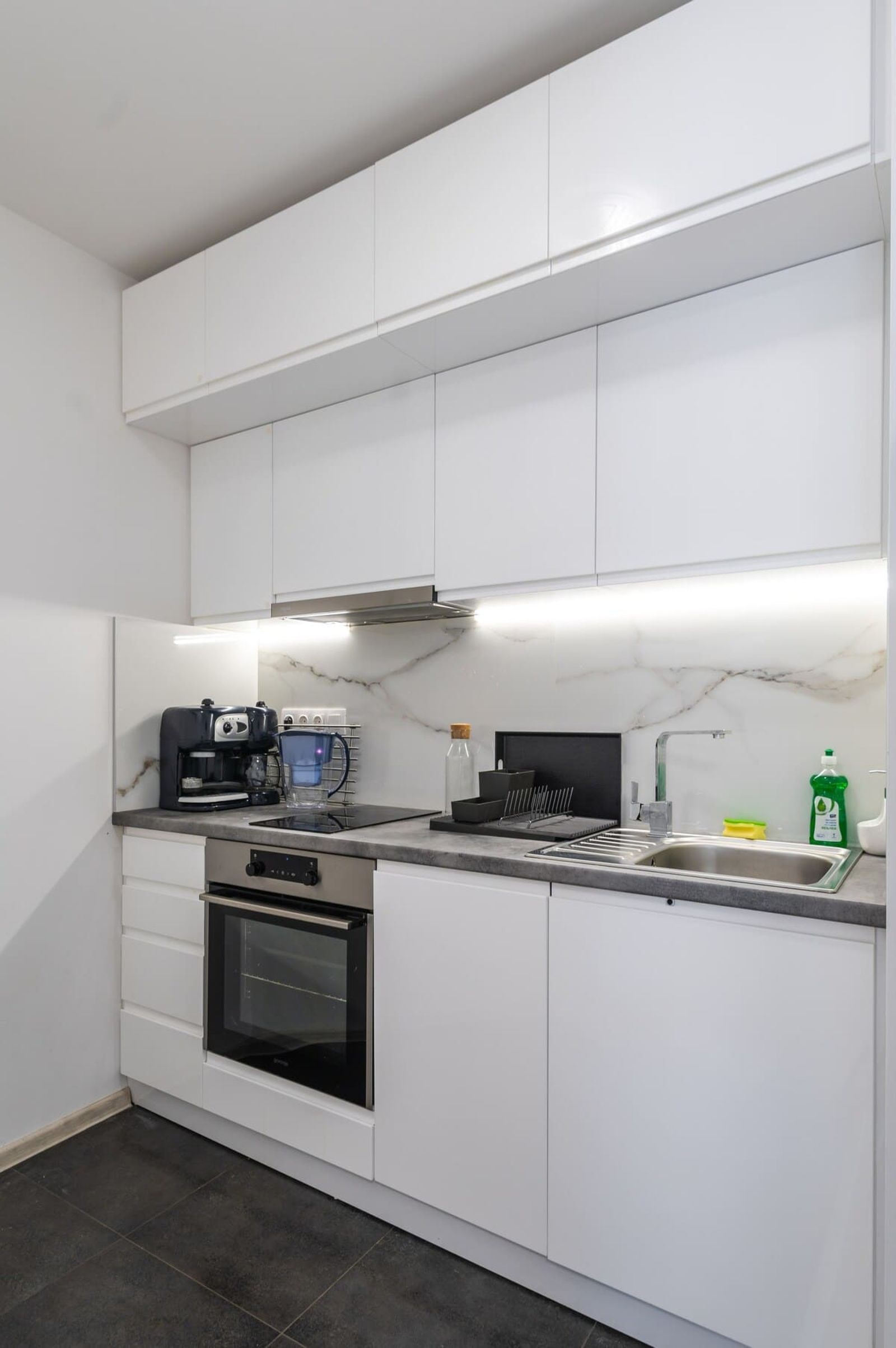 Cozy and Functional Business One-Bedroom Apartment - Photo 4