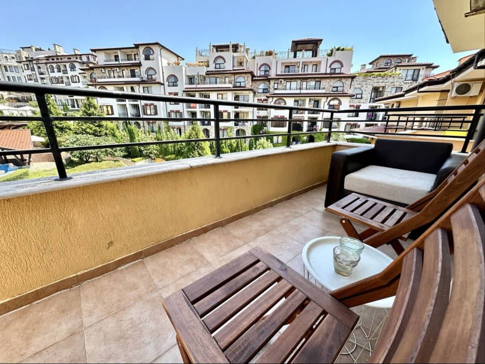 Paradise Dreams Lively Studio with pool view - Photo 16