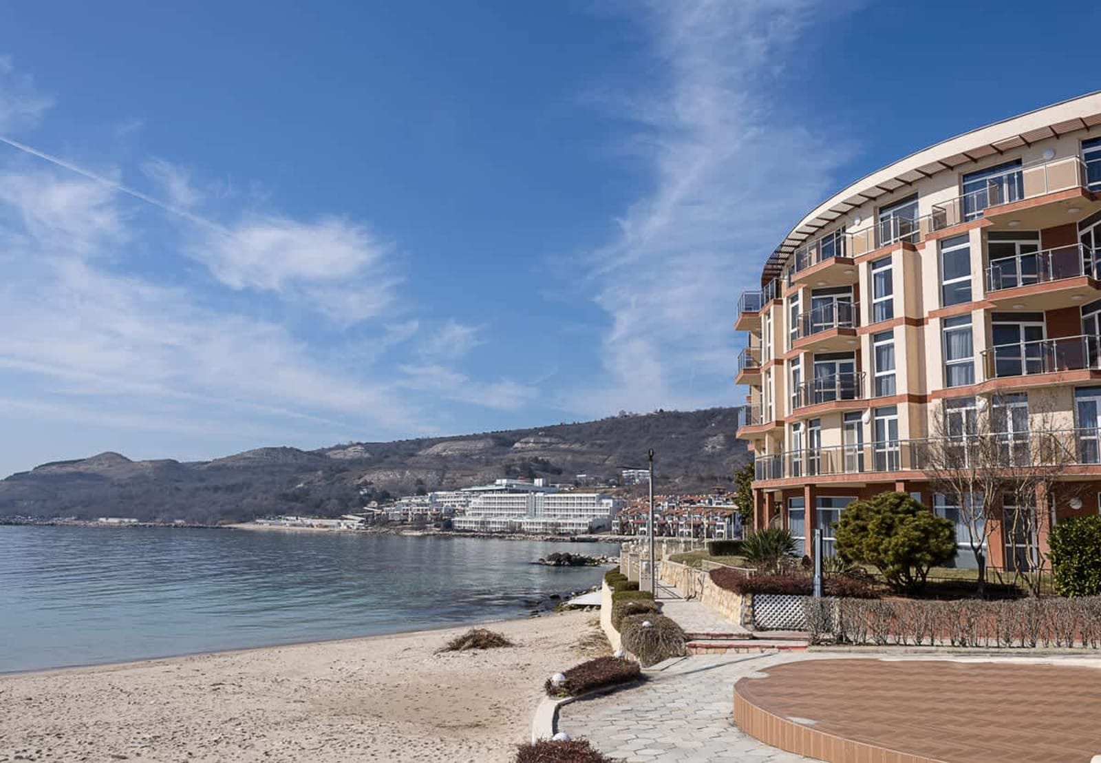 Seaside Bliss: Elegant 1BD with Stunning View - Photo 26