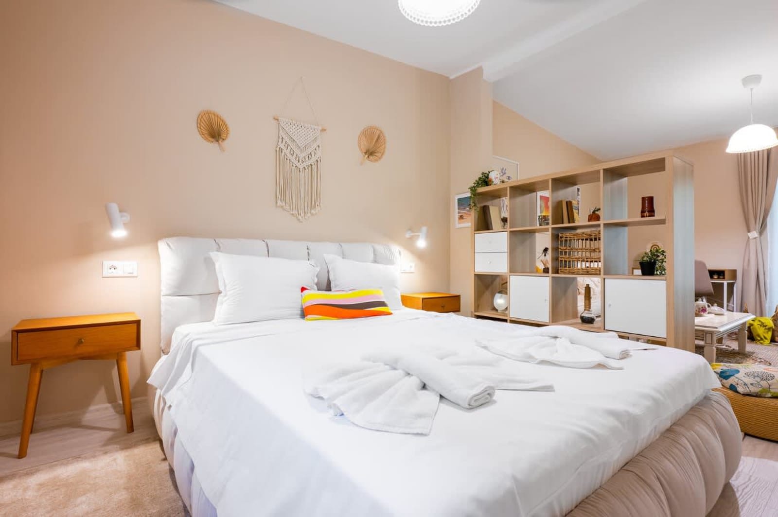 Cozy Boho Studio in Center with Shared Terrace - Photo 12