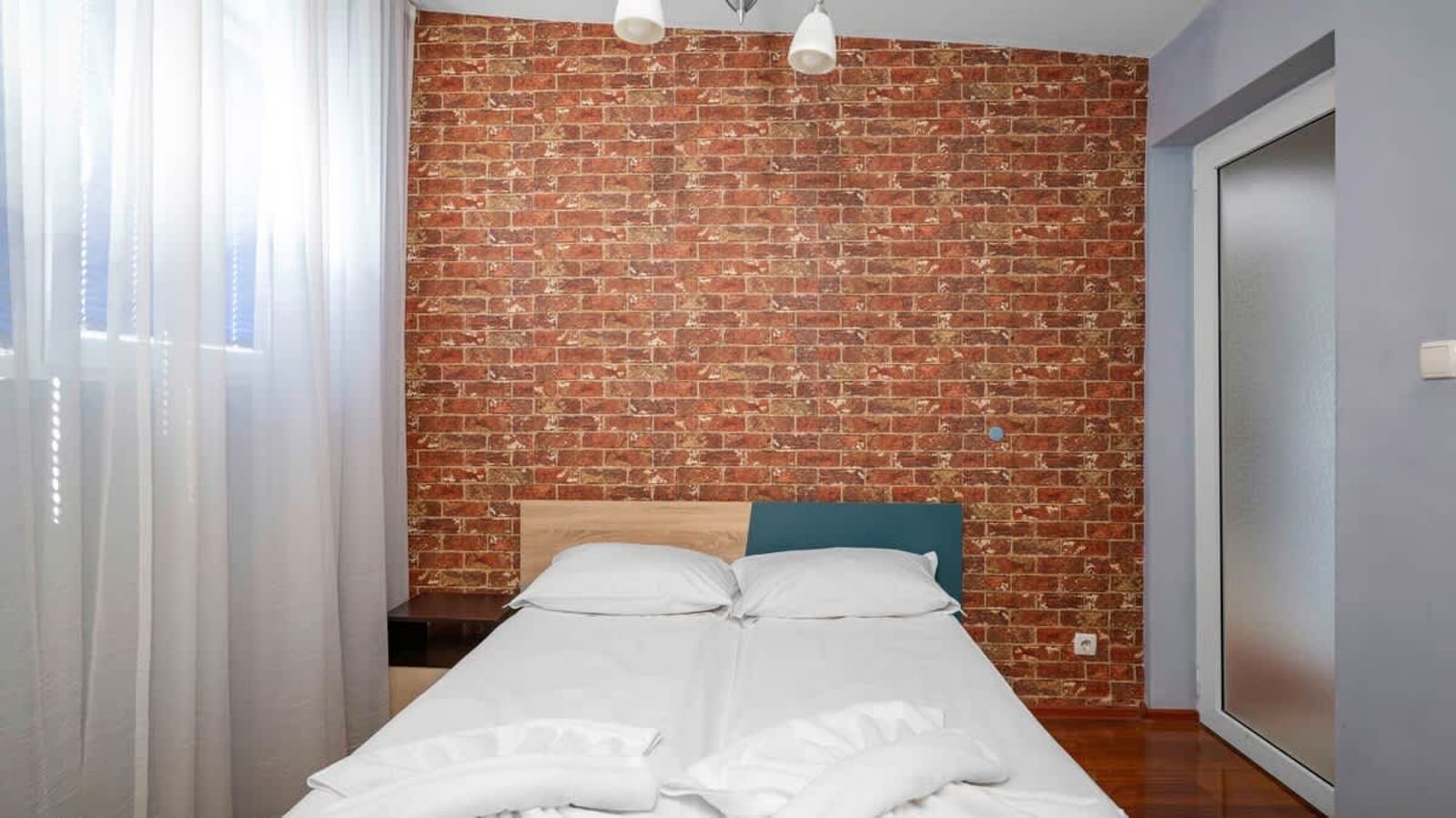 Central Cozy 1BD Compact Chic Living - Photo 2