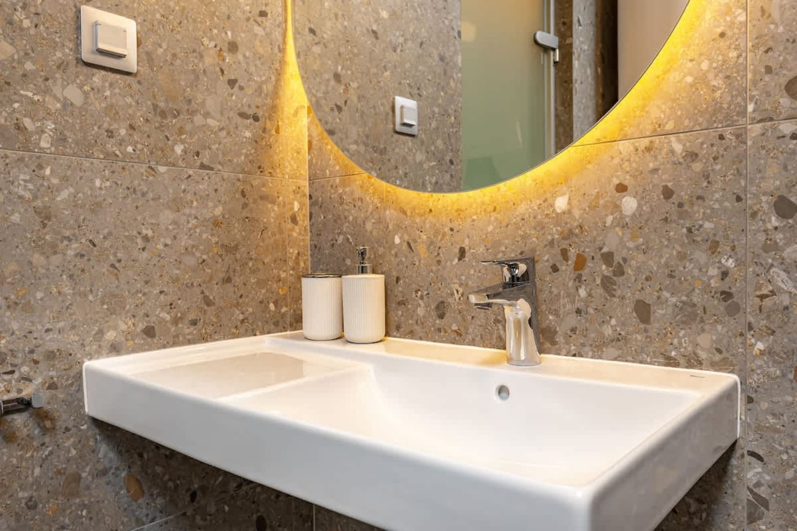 Downtown Modern Studio with Balcony - Photo 18