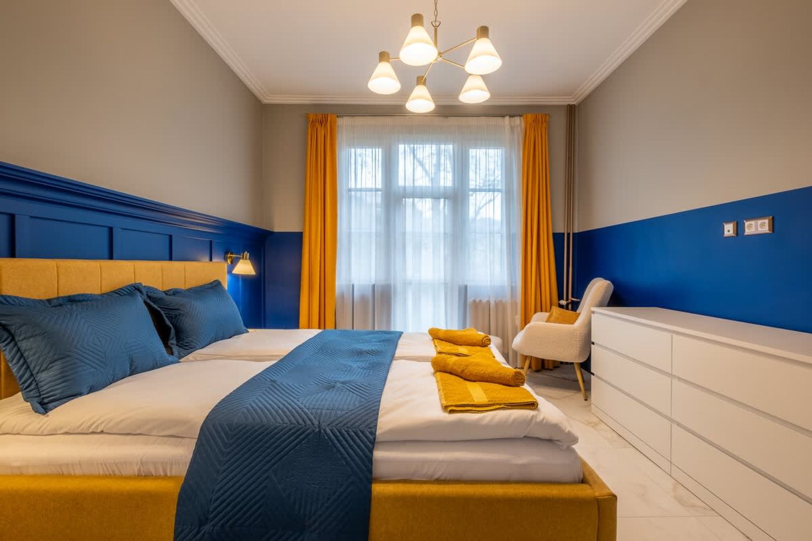 Sofia’s Classy Blu -2 Bedrooms - Photo 16