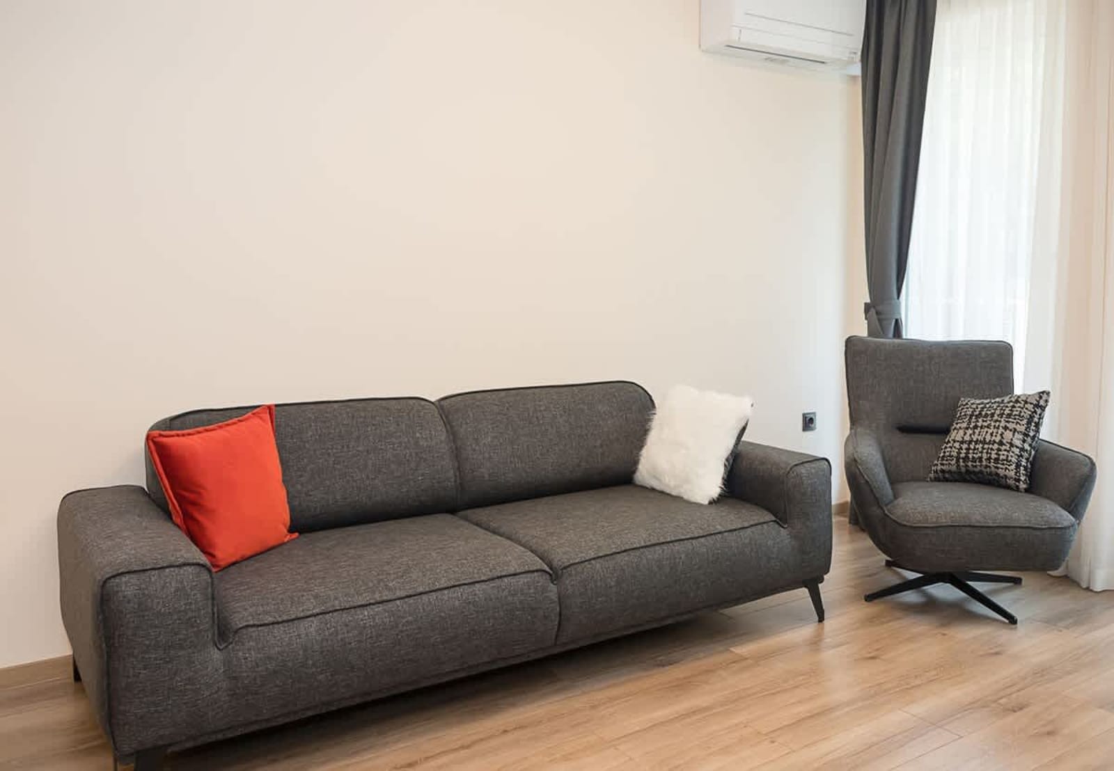 Exclusive Central Varna Apartment | 2 Beds+Parking - Photo 12