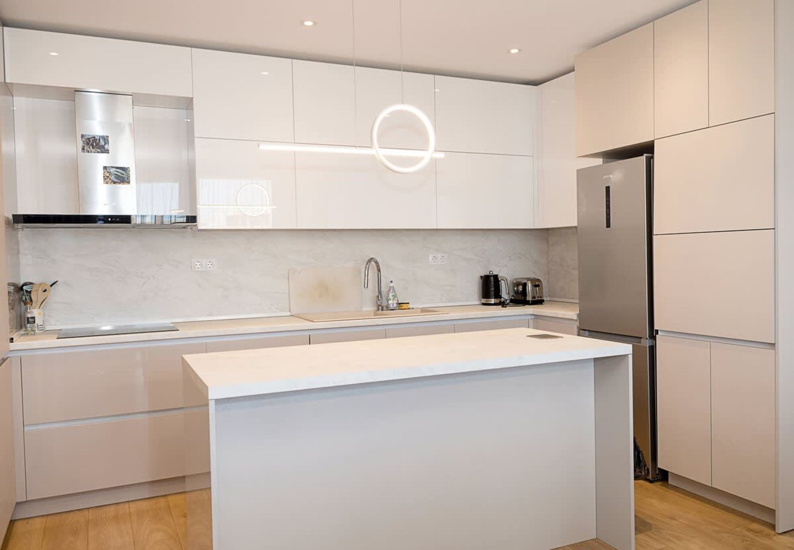 Stylish City Living by the Sea - 2BR Flat + Parking - Photo 9