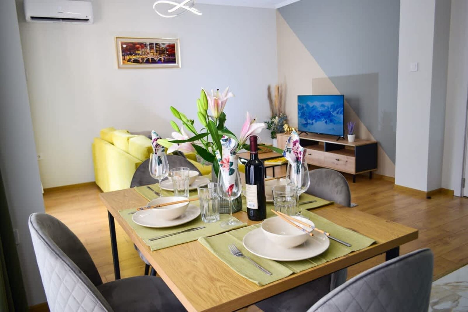 City Center Charm: 2BR Apartment - Photo 7