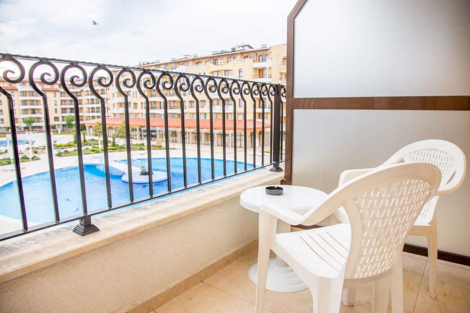 Sunny apartment in a complex with a POOL and GYM - Photo 19