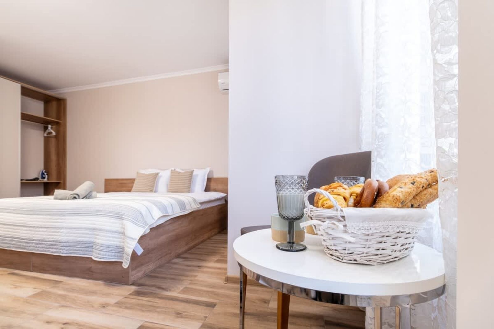 City Center Perfect: Studio Apartment - Photo 14