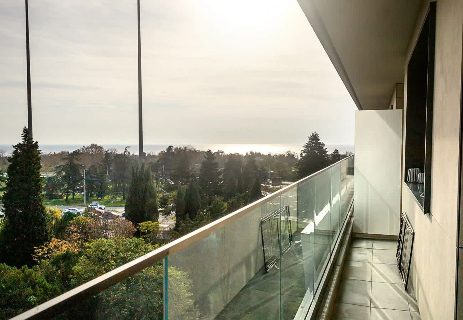 Cozy 1-Bedroom with Sea View &amp; Parking - Photo 5