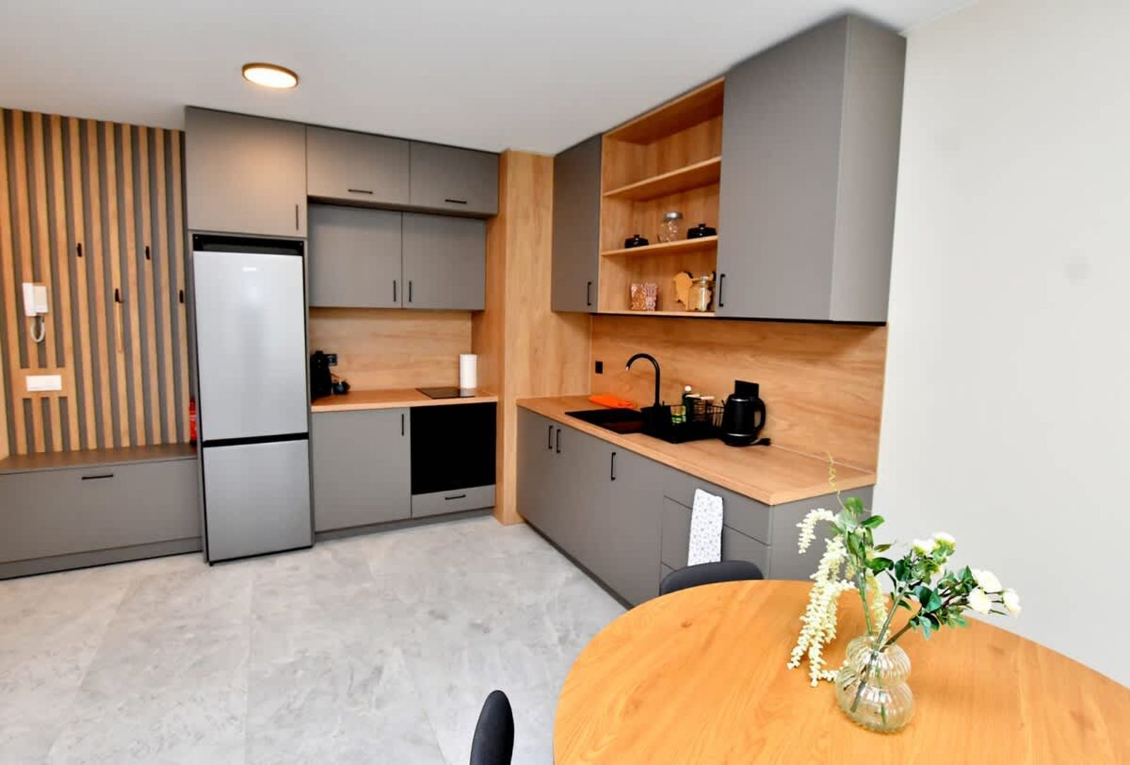 Contemporary Home with Balcony - Photo 7