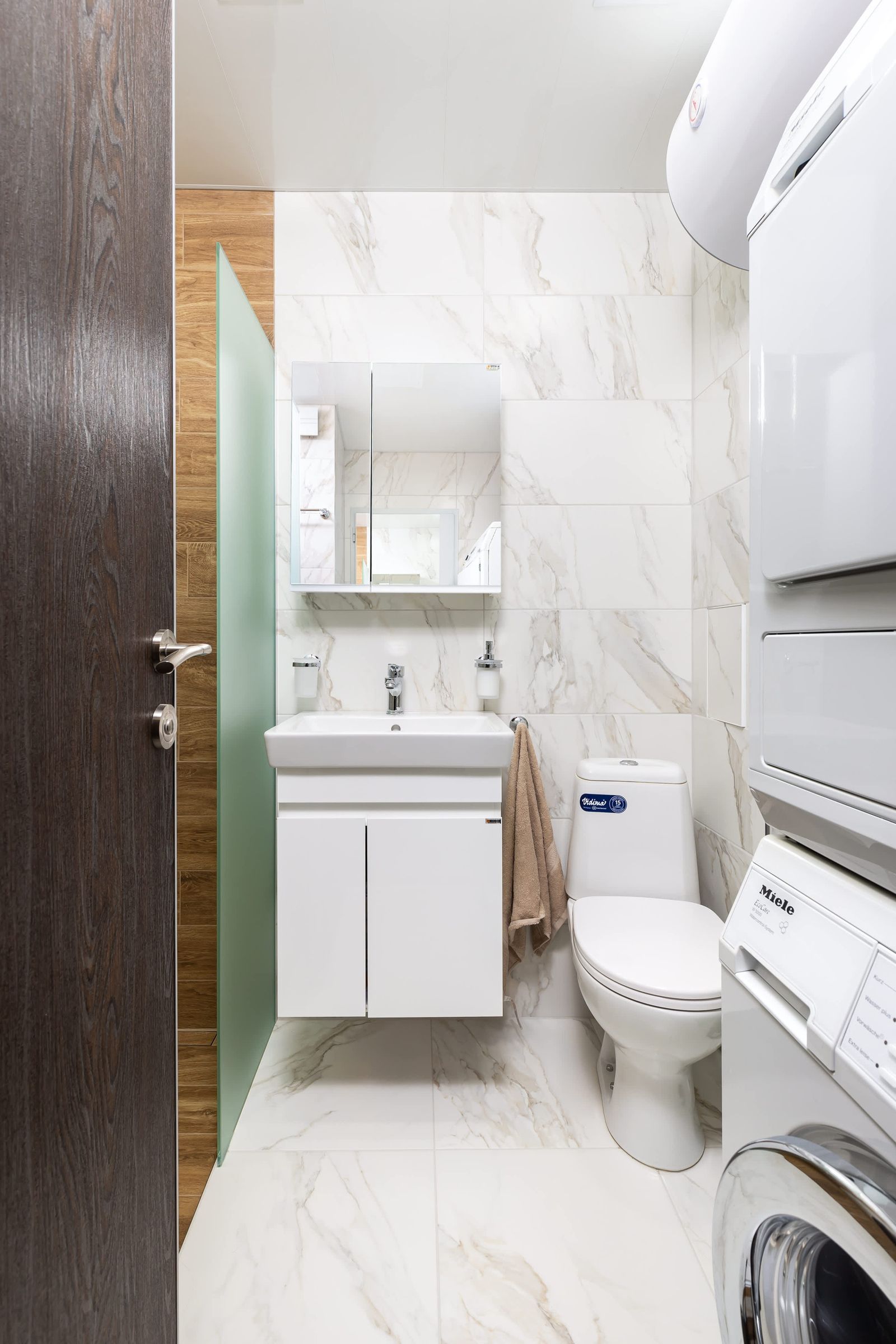 The Cozy Nest - Modern 1BR with Balcony - Photo 23