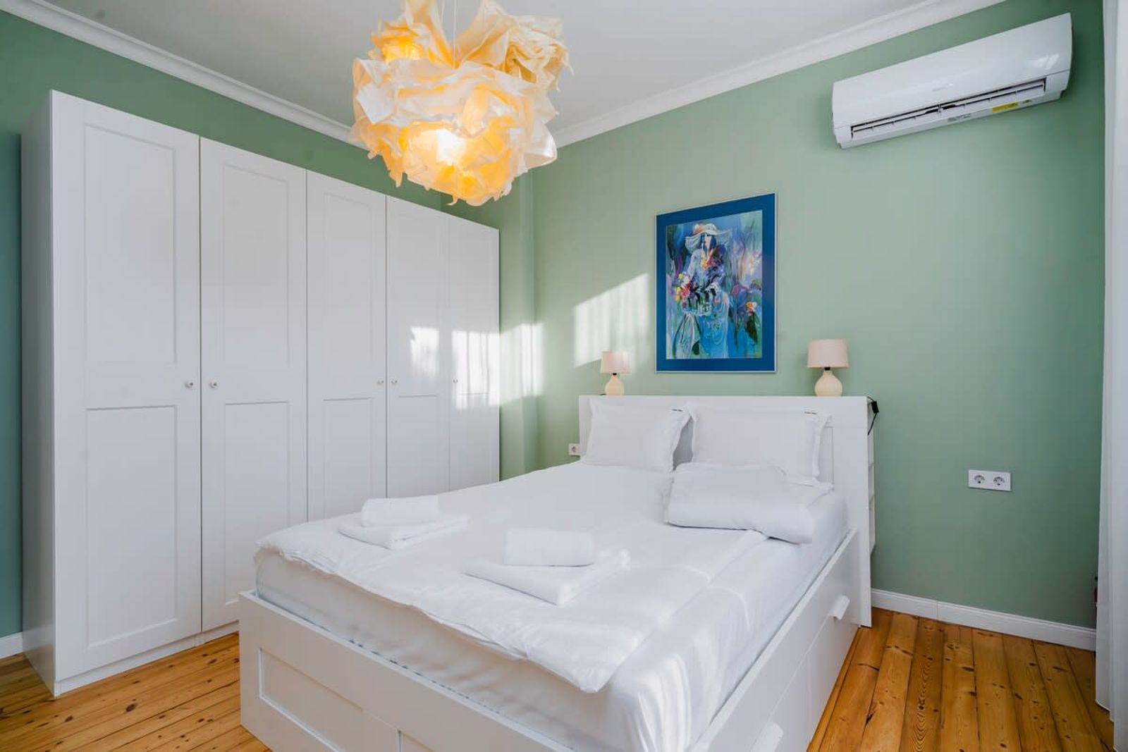 Charming 1BD Apartment Next to Women's Market - Photo 9