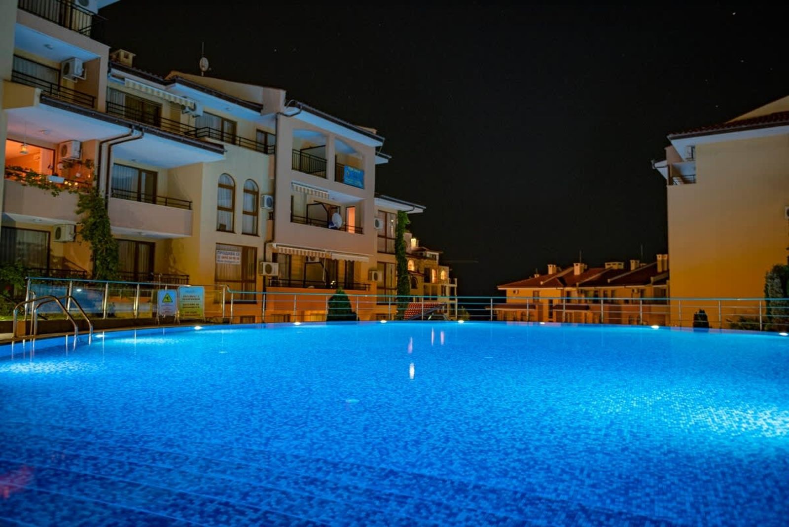 Paradise Dreams Lively Studio with pool view - Photo 22