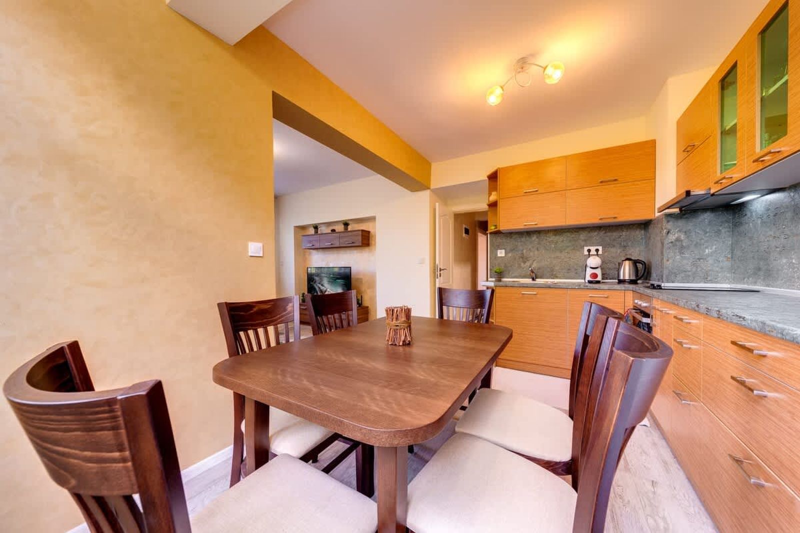 Bright retreat with Balcony &amp; Mountain Views - Photo 10