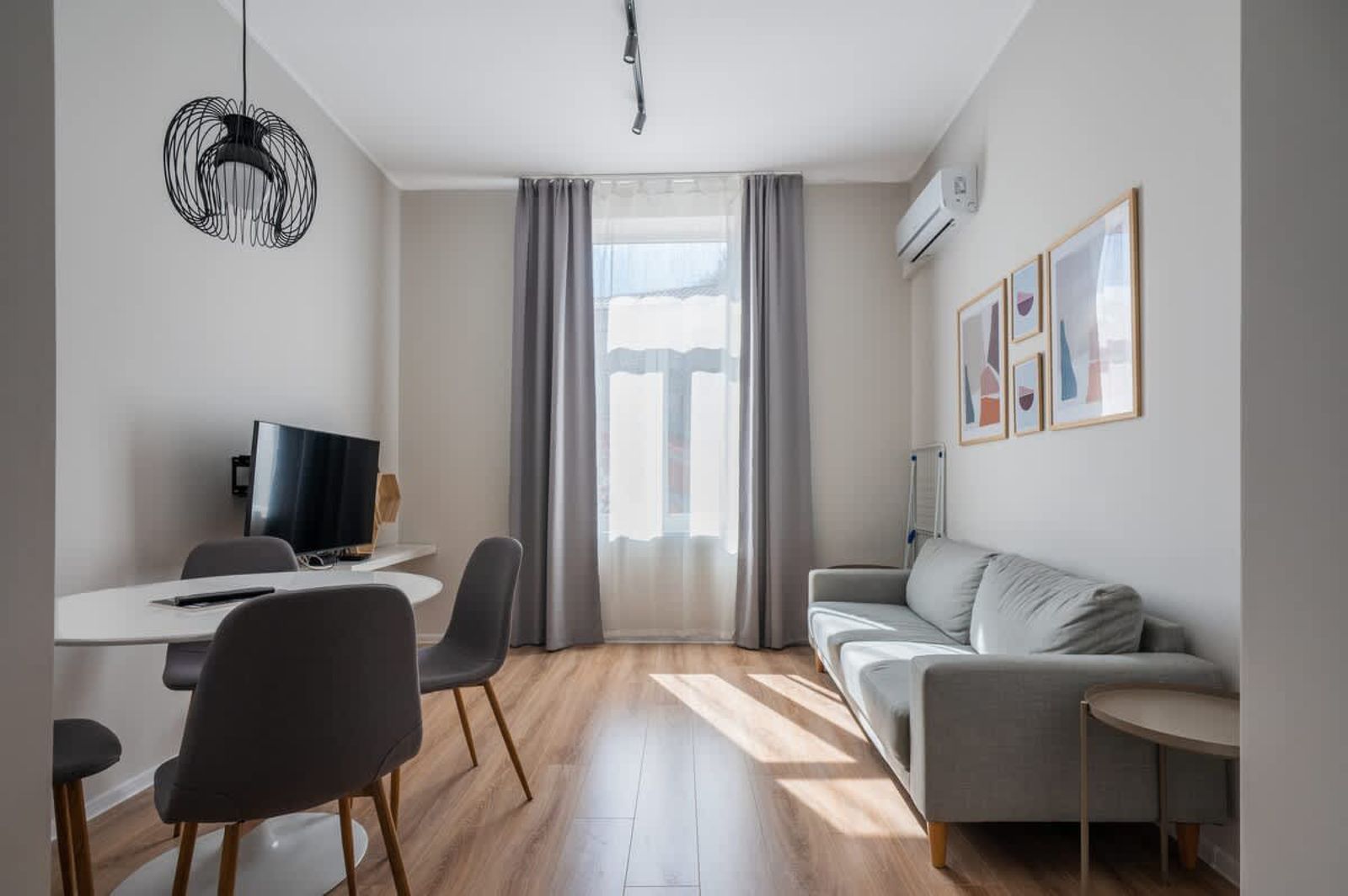 Light and Modern 2BD Flat Next To Women's Market - Photo 2