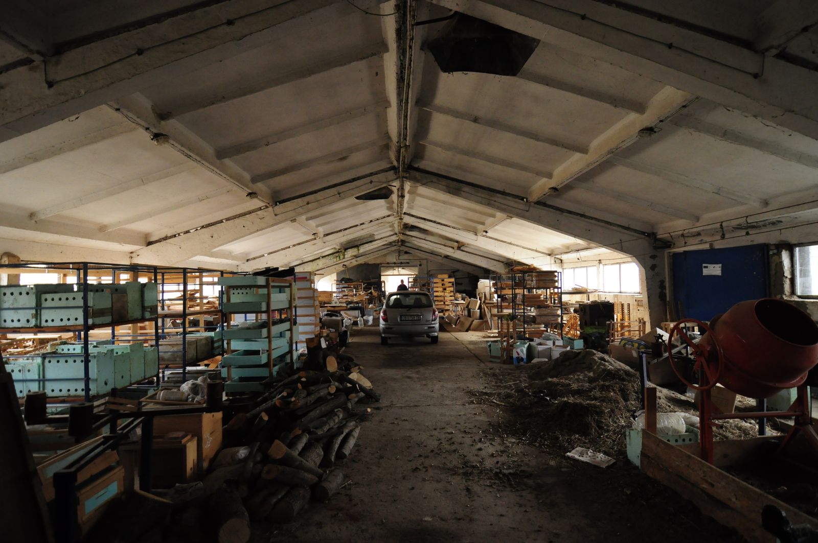 Industrial building - woodworking/carpentry shop, old cow barns - former collective farm from the socialist regime - Photo 26