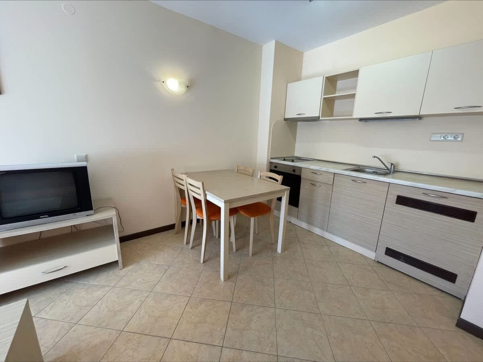 Cozy 1 bedroom apartment in Royal Sun - Photo 7