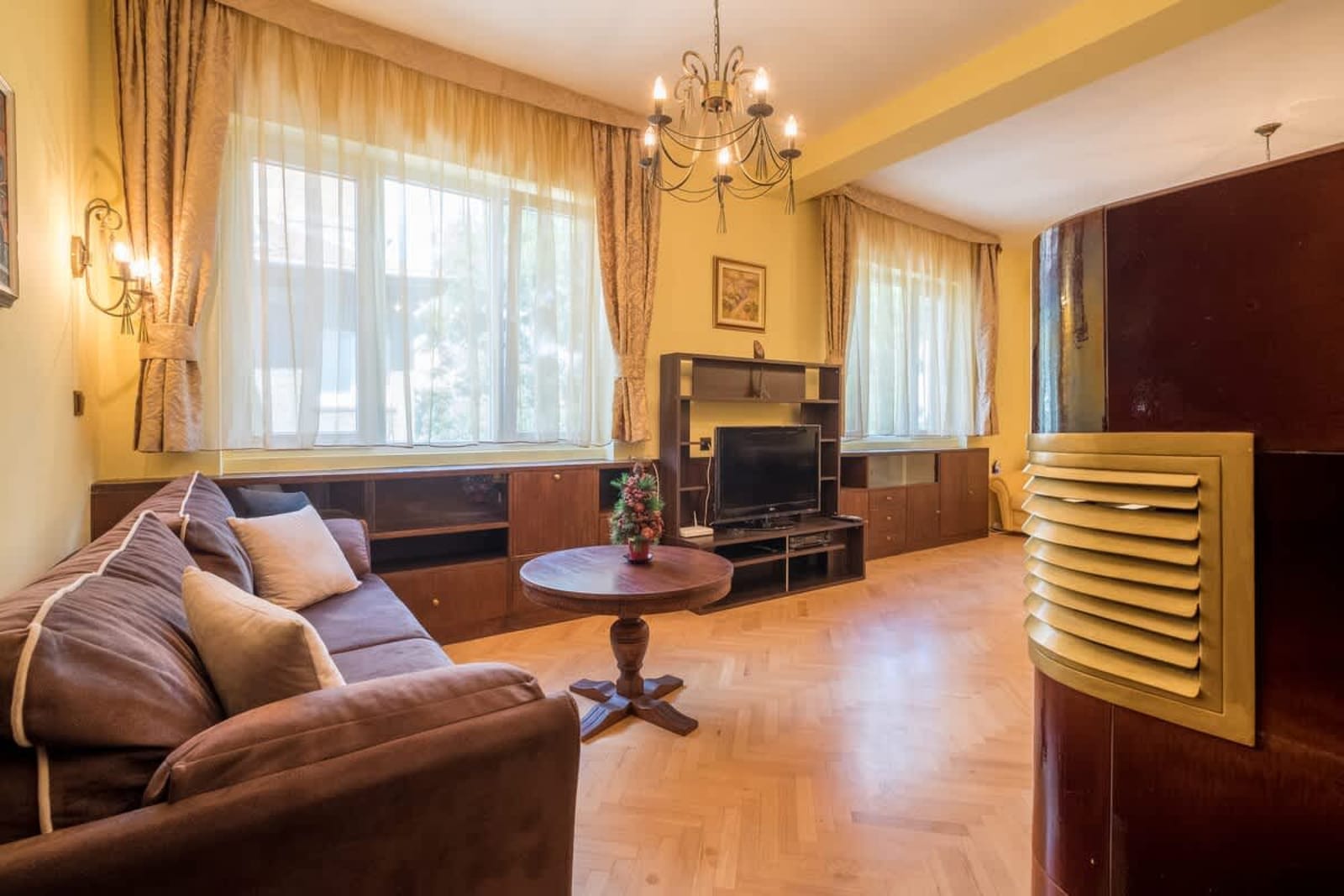 Very Central &amp; Aristocratic 2BDR w/ ACs - Photo 10