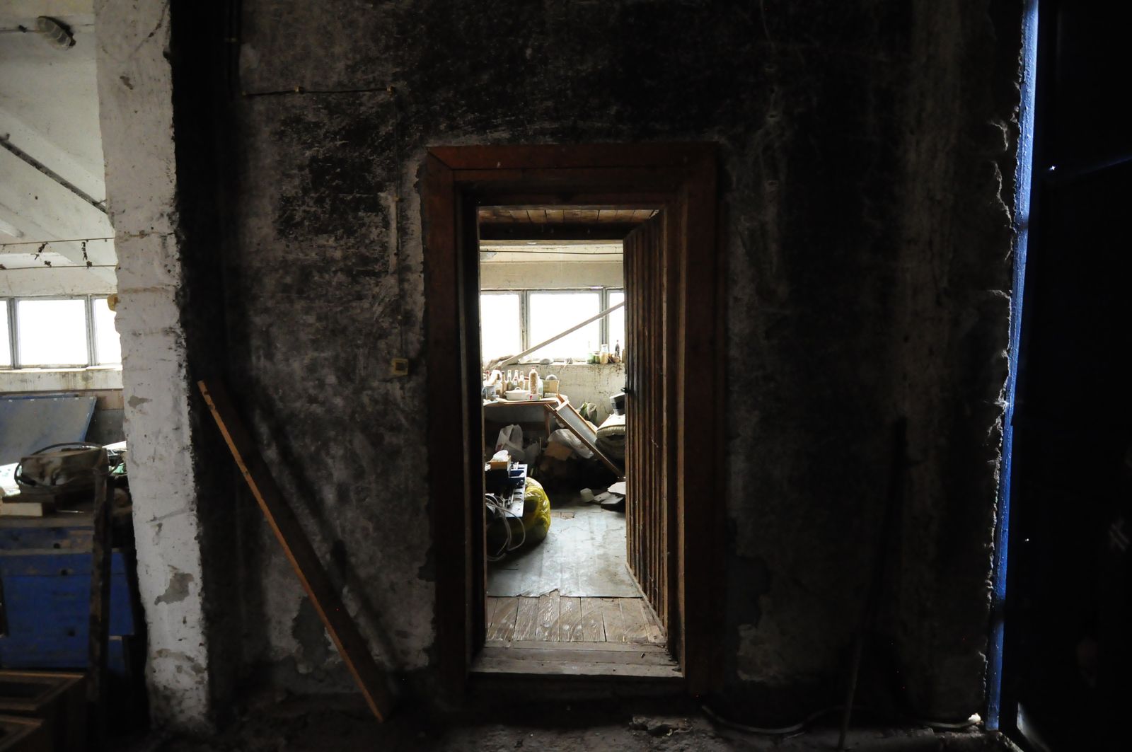 Industrial building - woodworking/carpentry shop, old cow barns - former collective farm from the socialist regime - Photo 27