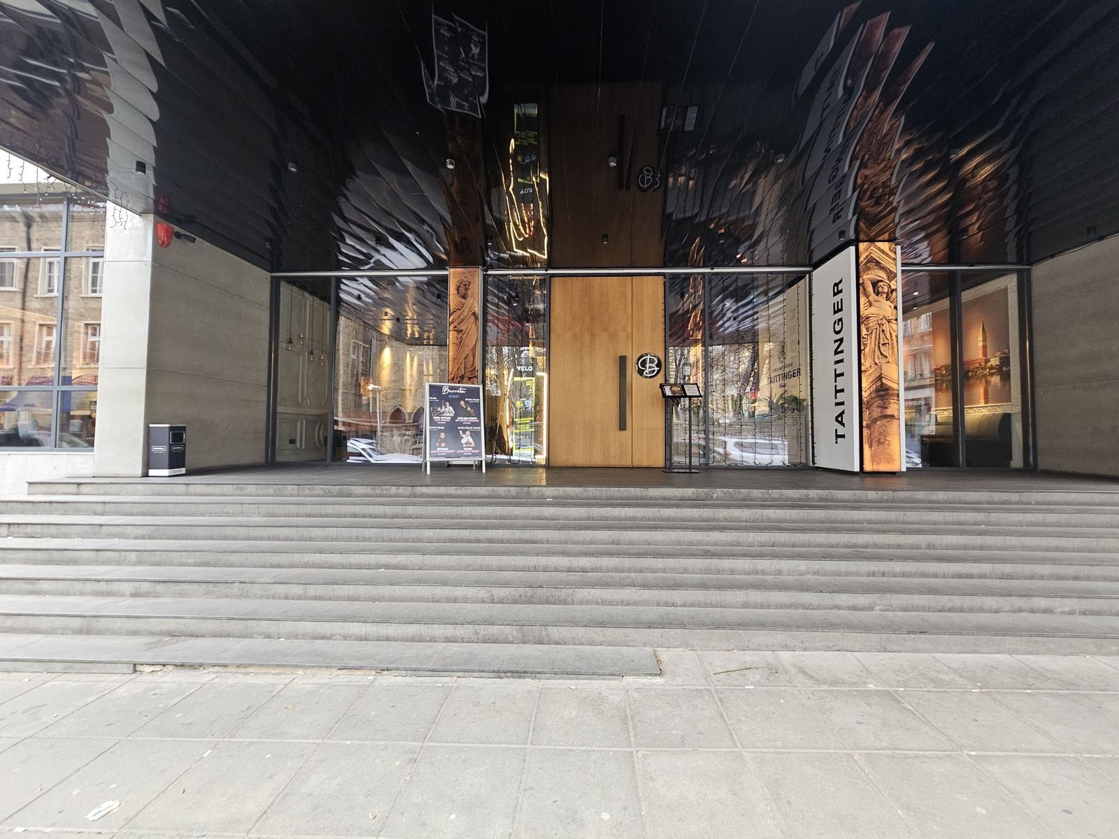 Luxuriously Romantic Restaurant in the Heart of Sofia - Cover Photo