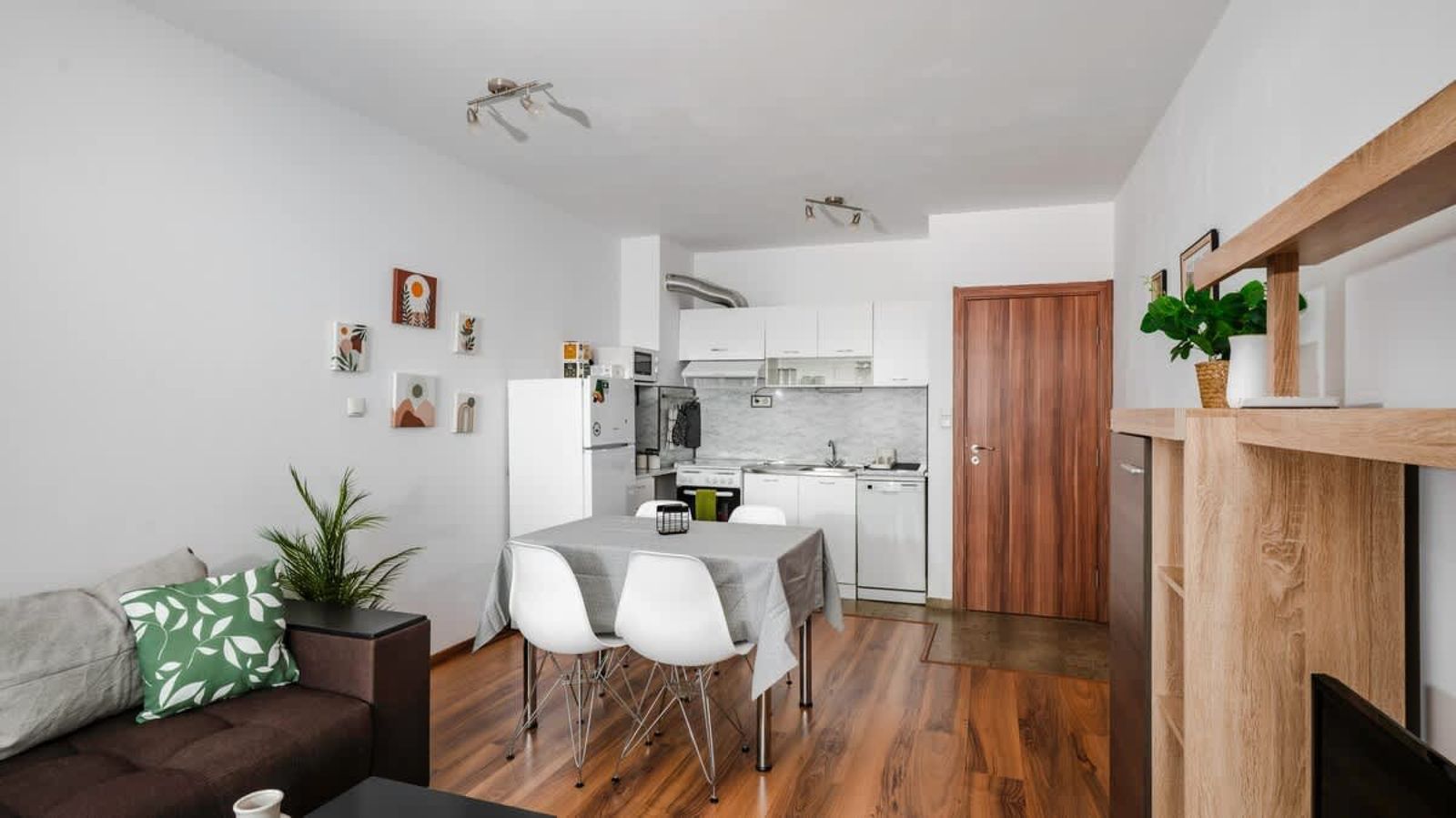 Terra Vibes 1BD Flat with Fast Wi-Fi &amp; Balcony - Photo 12