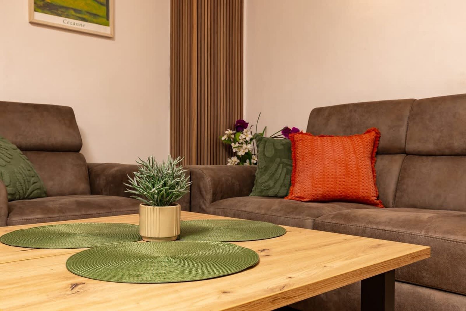 Glorious | 2-Bedroom apartment near Youth Hill | - Photo 2