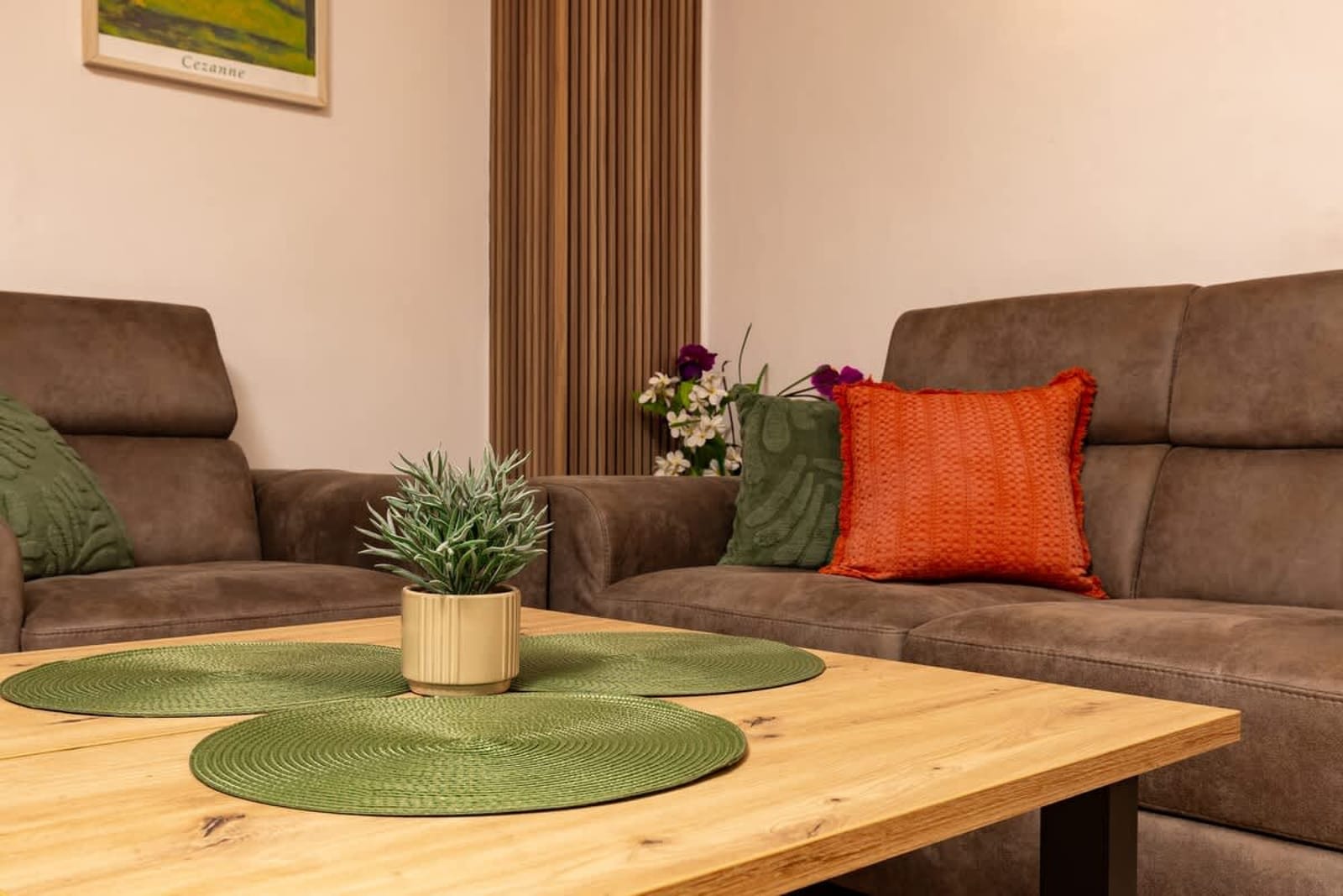 Glorious | 2-Bedroom apartment near Youth Hill | - Photo 2