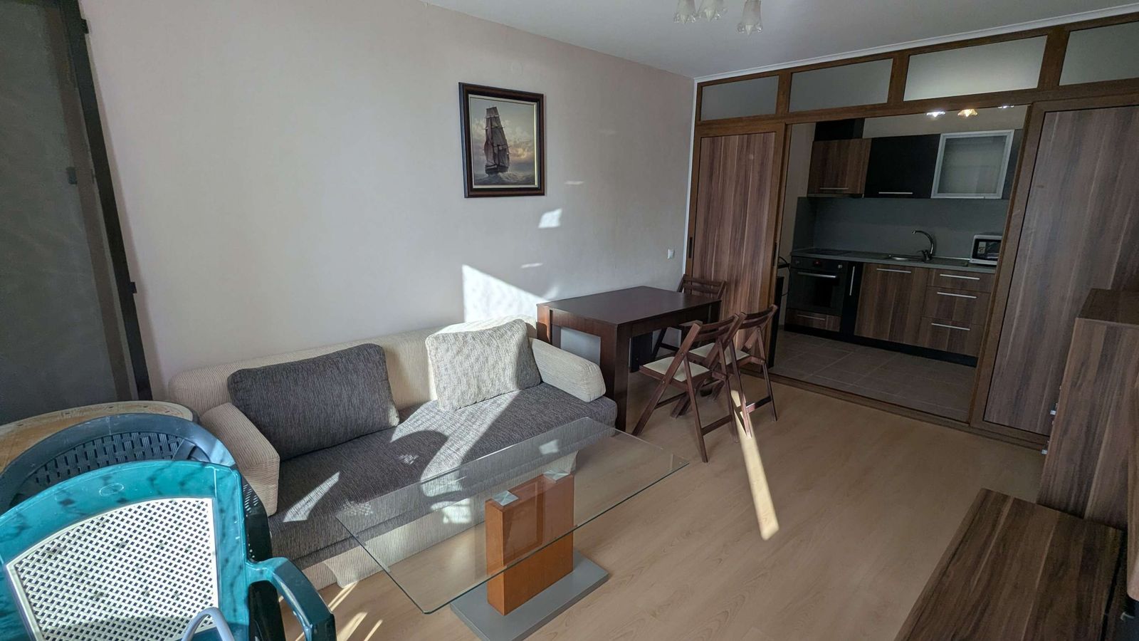 Bright and Spacious Beachfront Apartment with Sea View - Photo 3