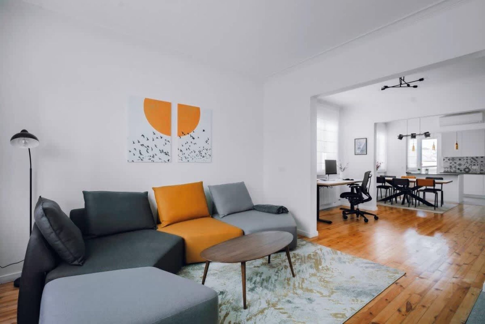 Luminous Central Retreat Spacious 2BD Apartment - Photo 3