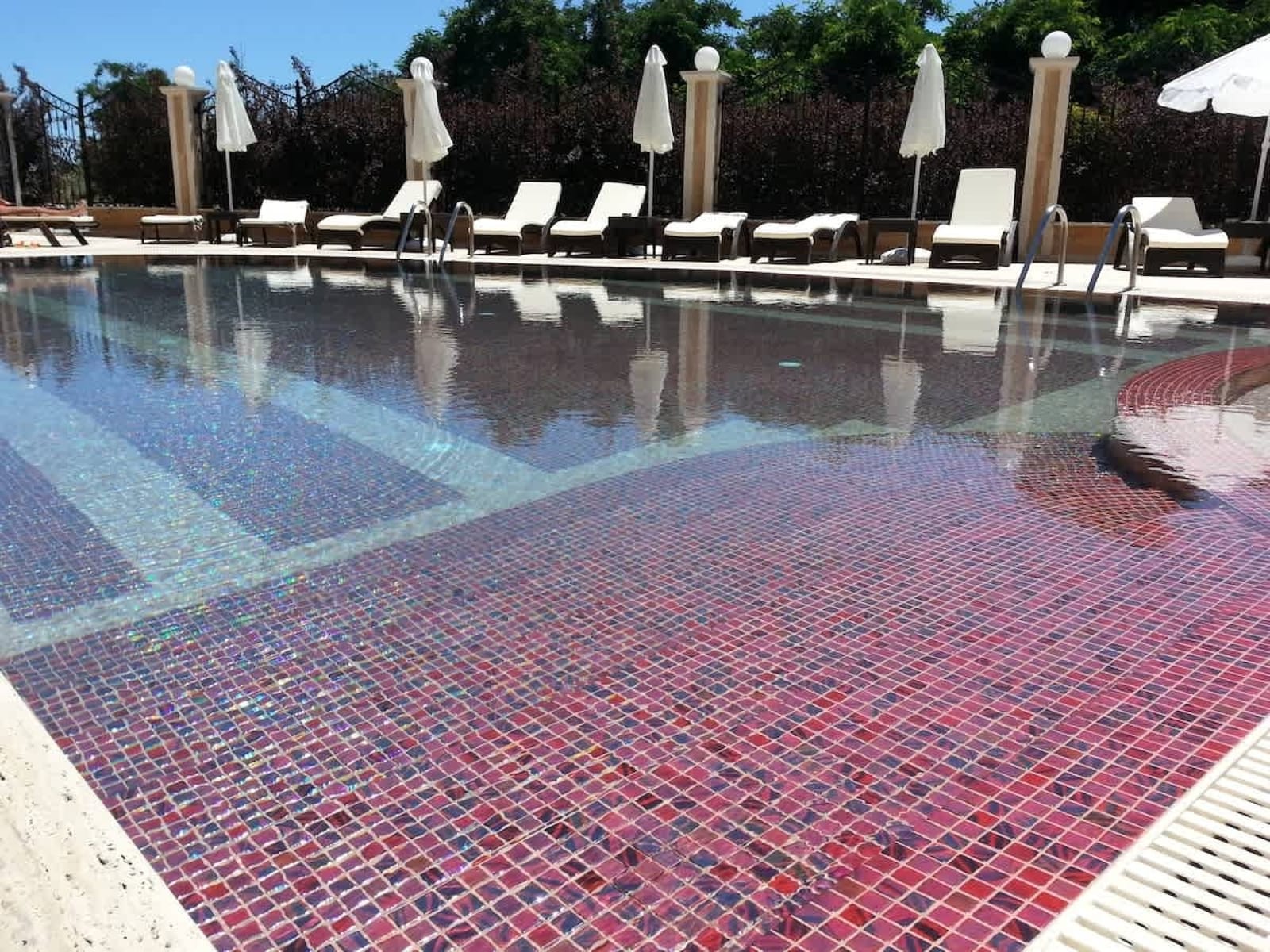 River Park Superior Studio with pool view - Photo 6