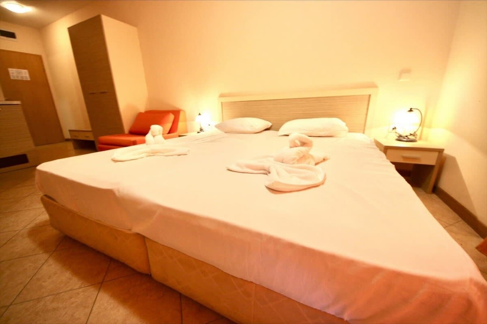 Cozy studio in Royal Sun - Photo 3