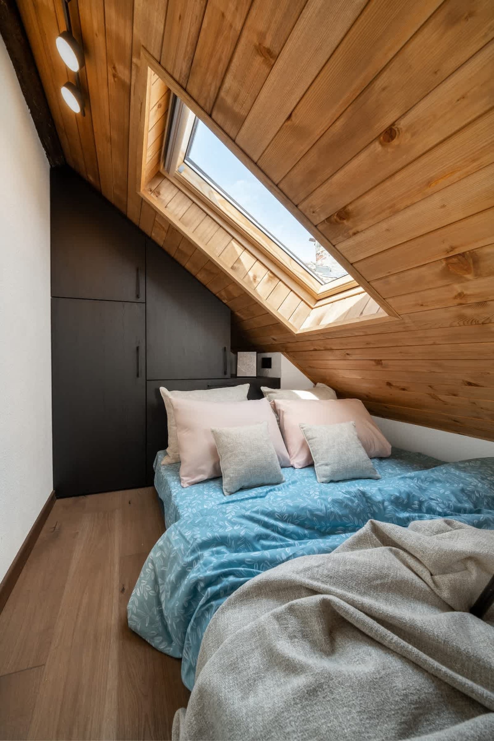 Gurgulyat view - 1 Bedroom Loft - Photo 3