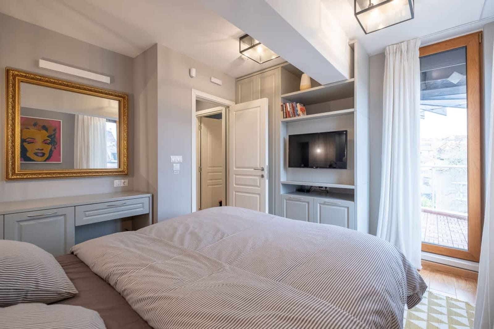 High-end Designer Aprt - AC &amp; Lift &amp; Balcony - Photo 3